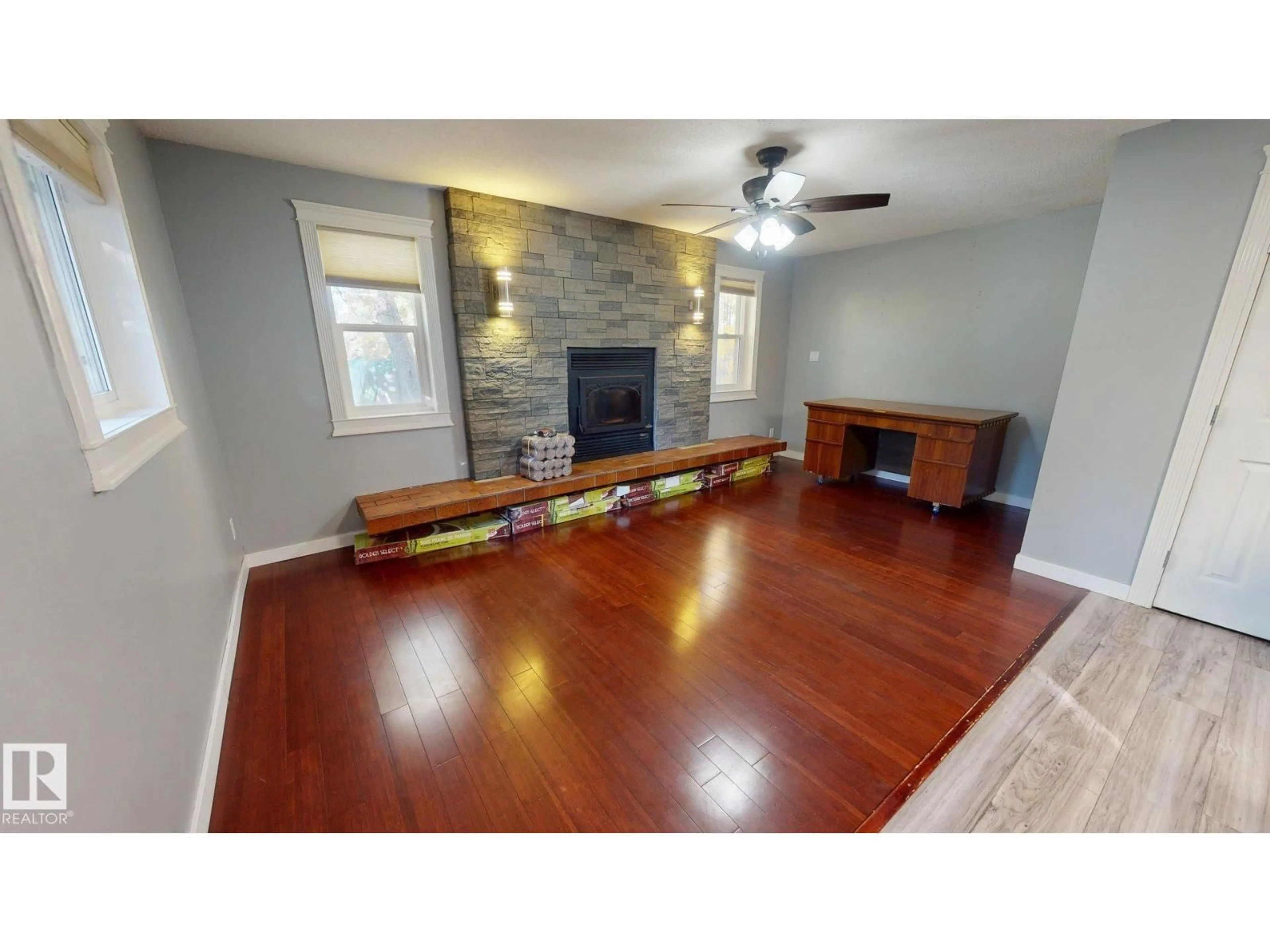 Unknown for NW - 9712 209 ST, Edmonton Alberta T5T5X9