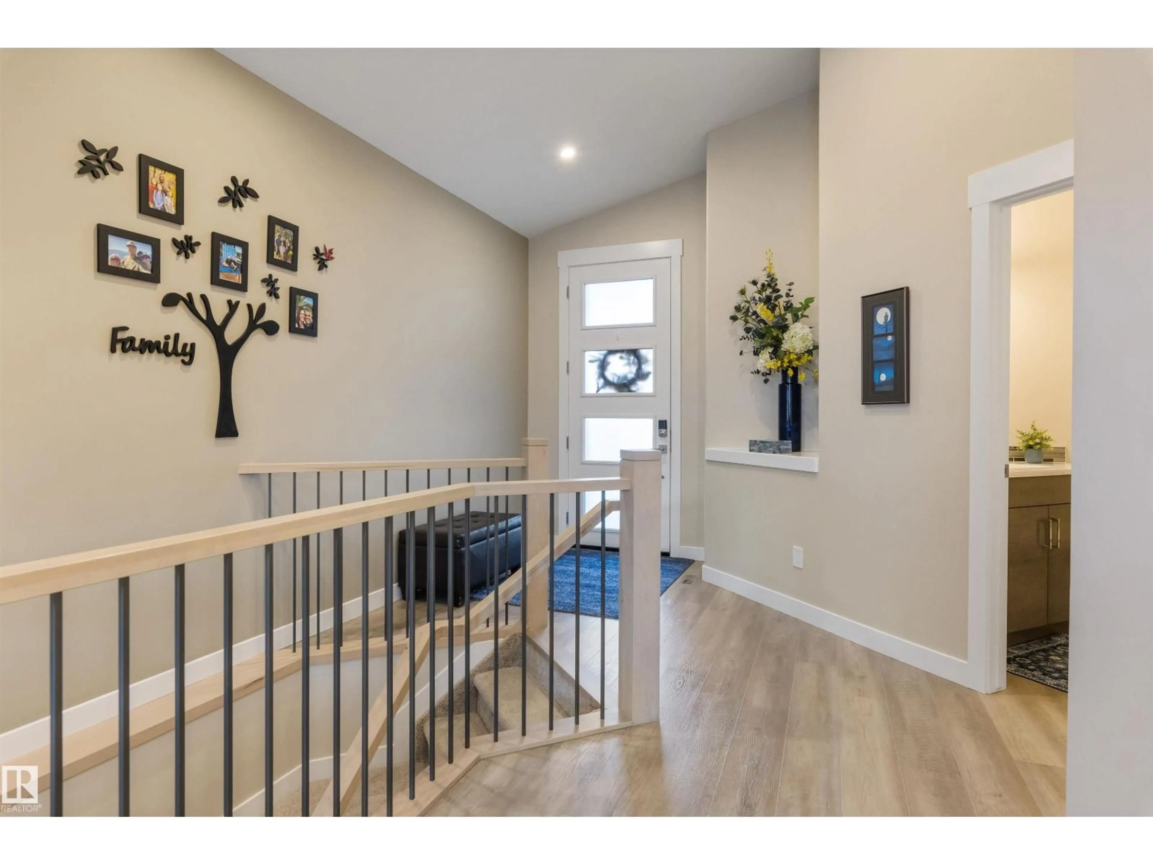 Indoor entryway for 155 HEATHERGLEN DR, Spruce Grove Alberta T7X4C3
