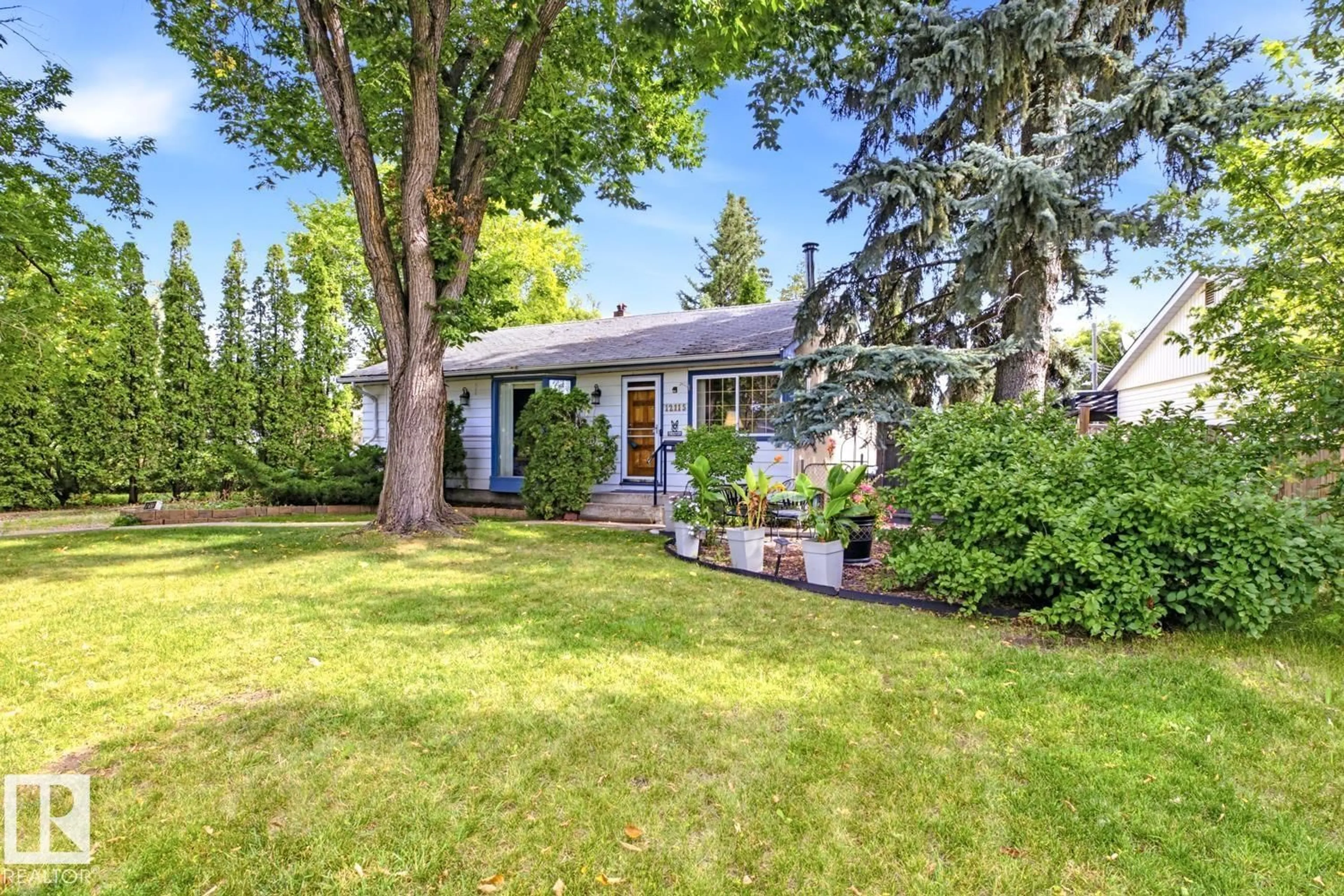 Patio, street for 12115 141 ST, Edmonton Alberta T5L2G1