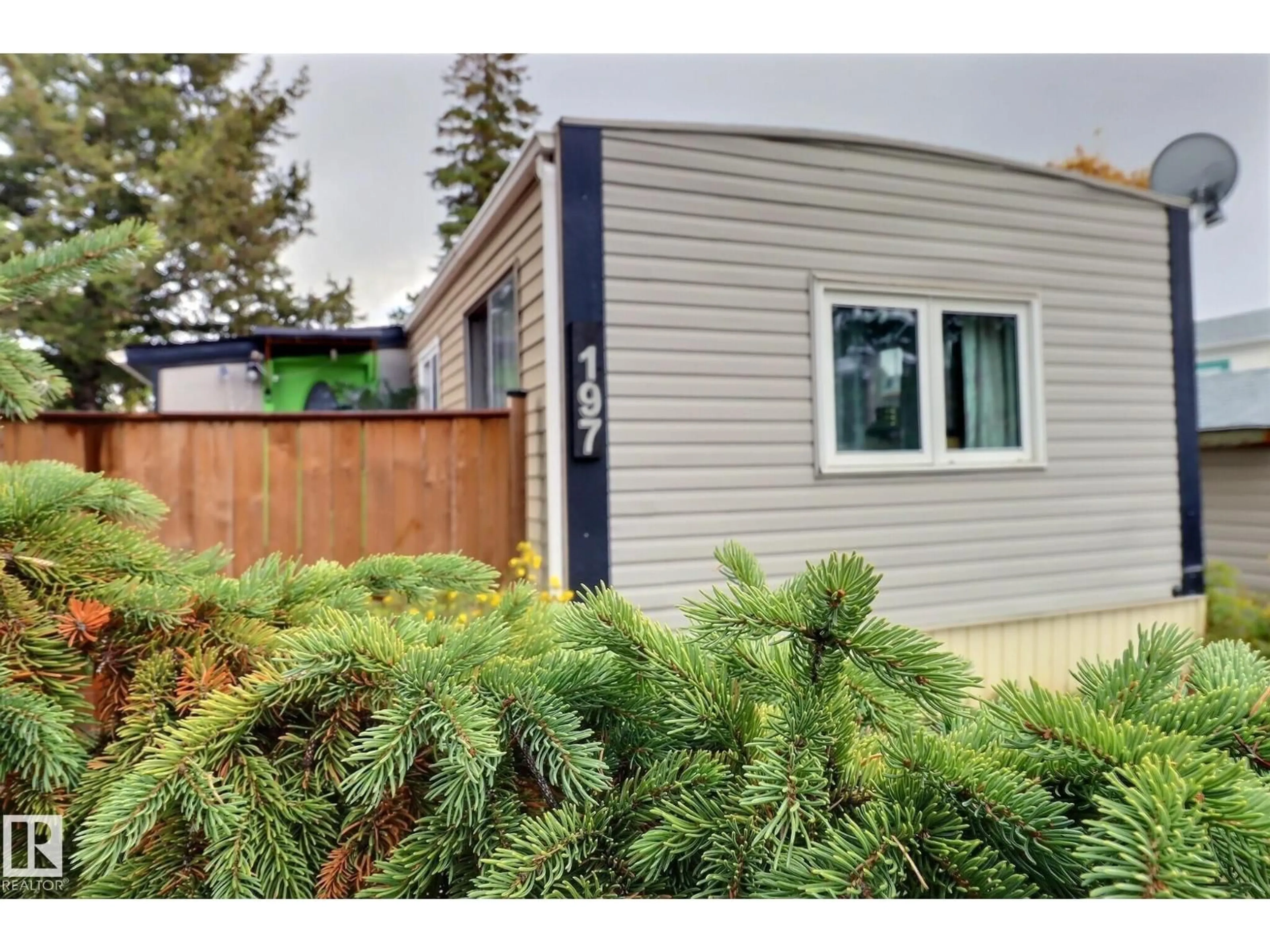 Home with vinyl exterior material, street for 197 EVERGREEN PA, Edmonton Alberta T6B0R9