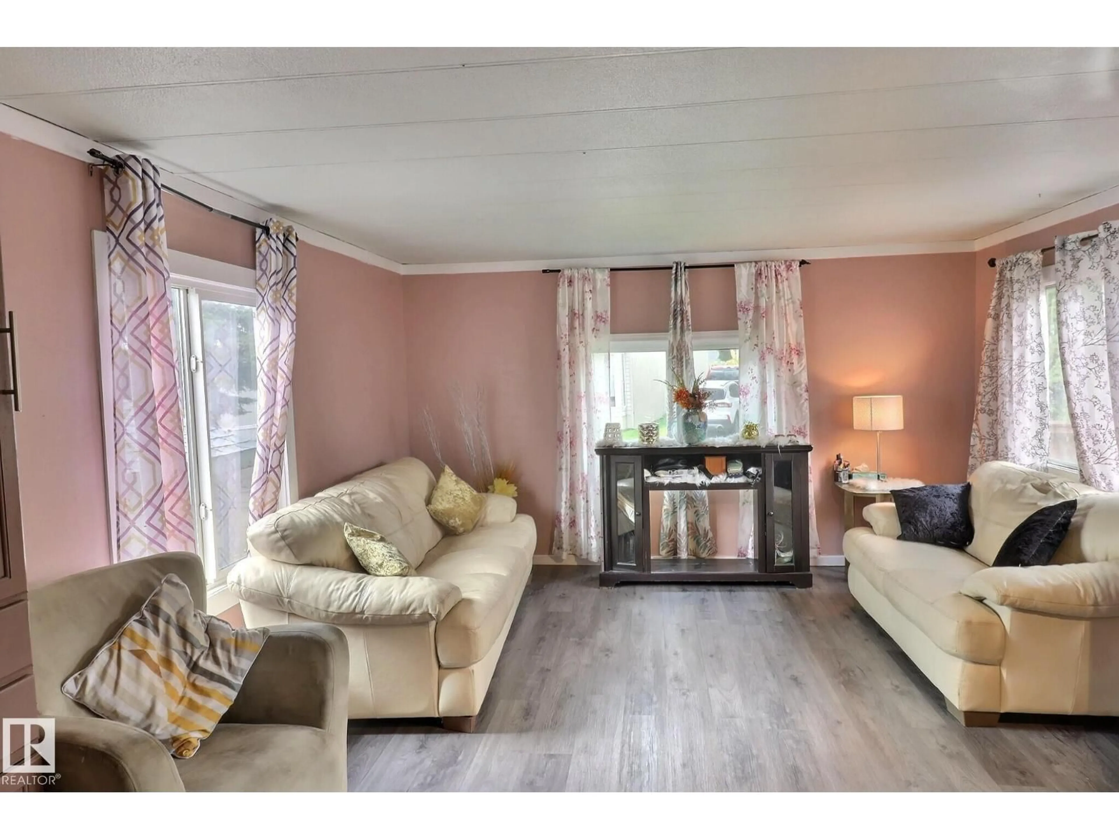 Living room with furniture, wood/laminate floor for 197 EVERGREEN PA, Edmonton Alberta T6B0R9