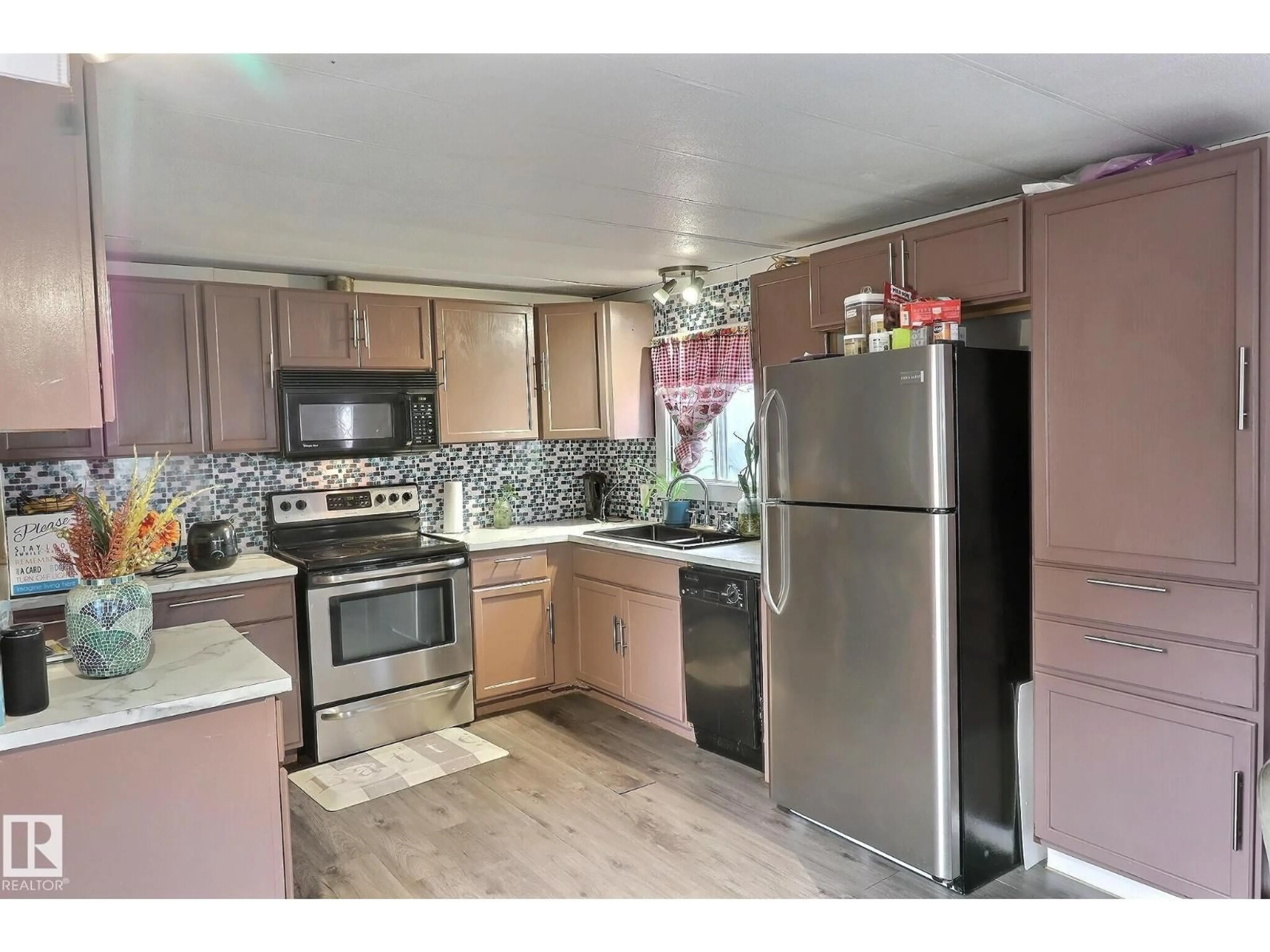 Standard kitchen, unknown for 197 EVERGREEN PA, Edmonton Alberta T6B0R9