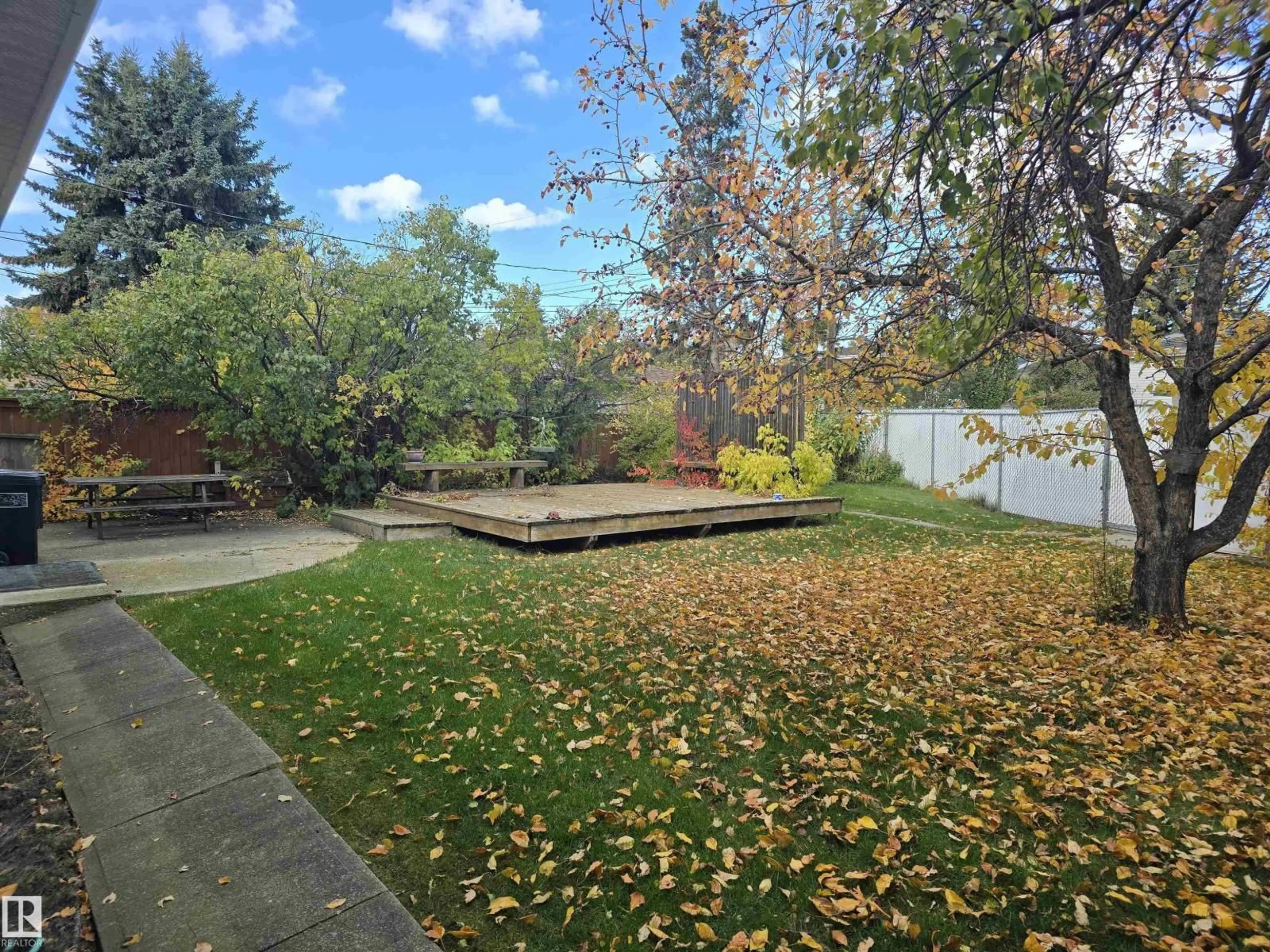 A pic from outside/outdoor area/front of a property/back of a property/a pic from drone, street for 11736 43 AV, Edmonton Alberta T6J0Y7