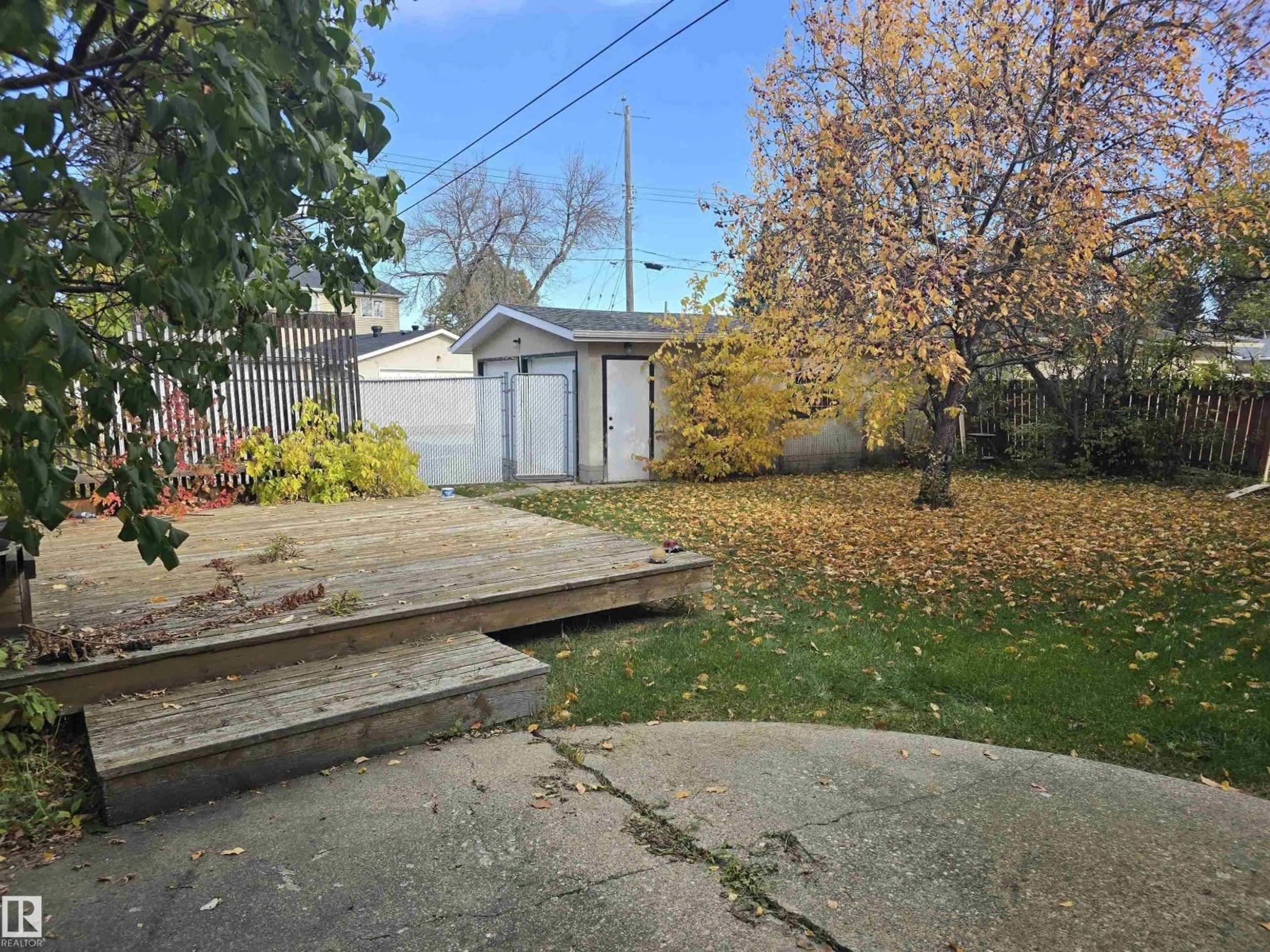 A pic from outside/outdoor area/front of a property/back of a property/a pic from drone, street for 11736 43 AV, Edmonton Alberta T6J0Y7