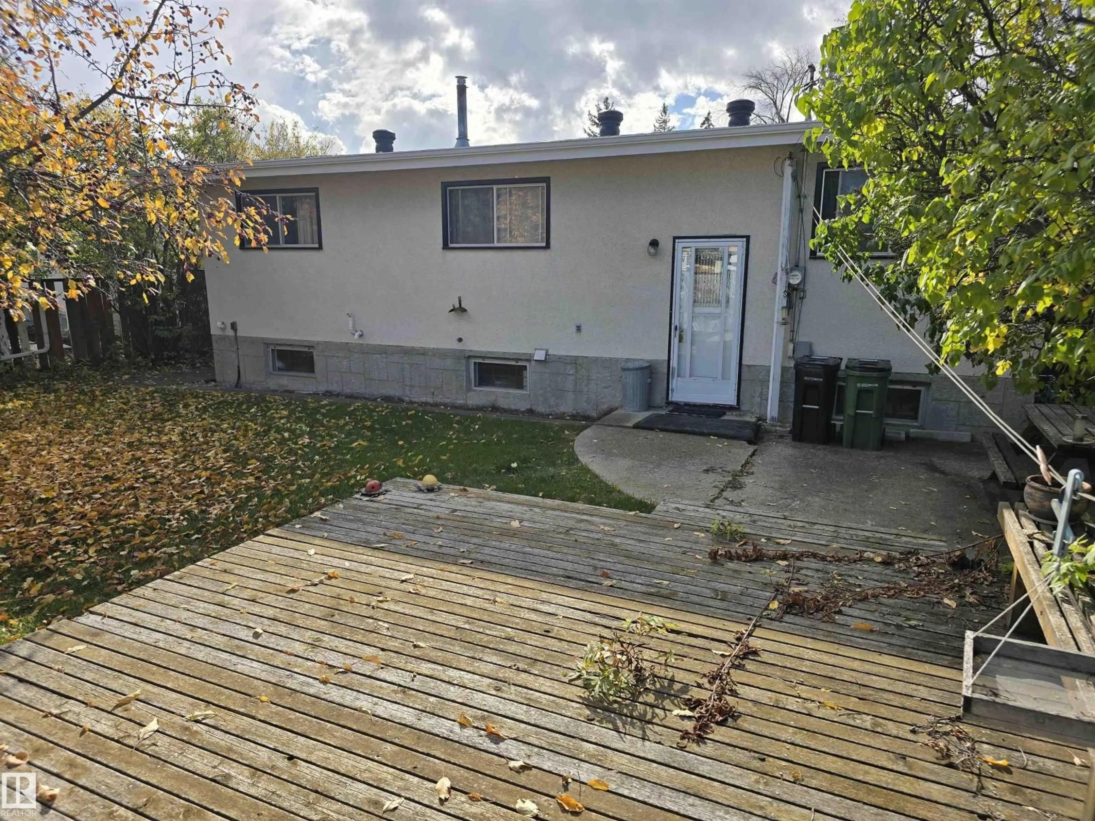 A pic from outside/outdoor area/front of a property/back of a property/a pic from drone, street for 11736 43 AV, Edmonton Alberta T6J0Y7
