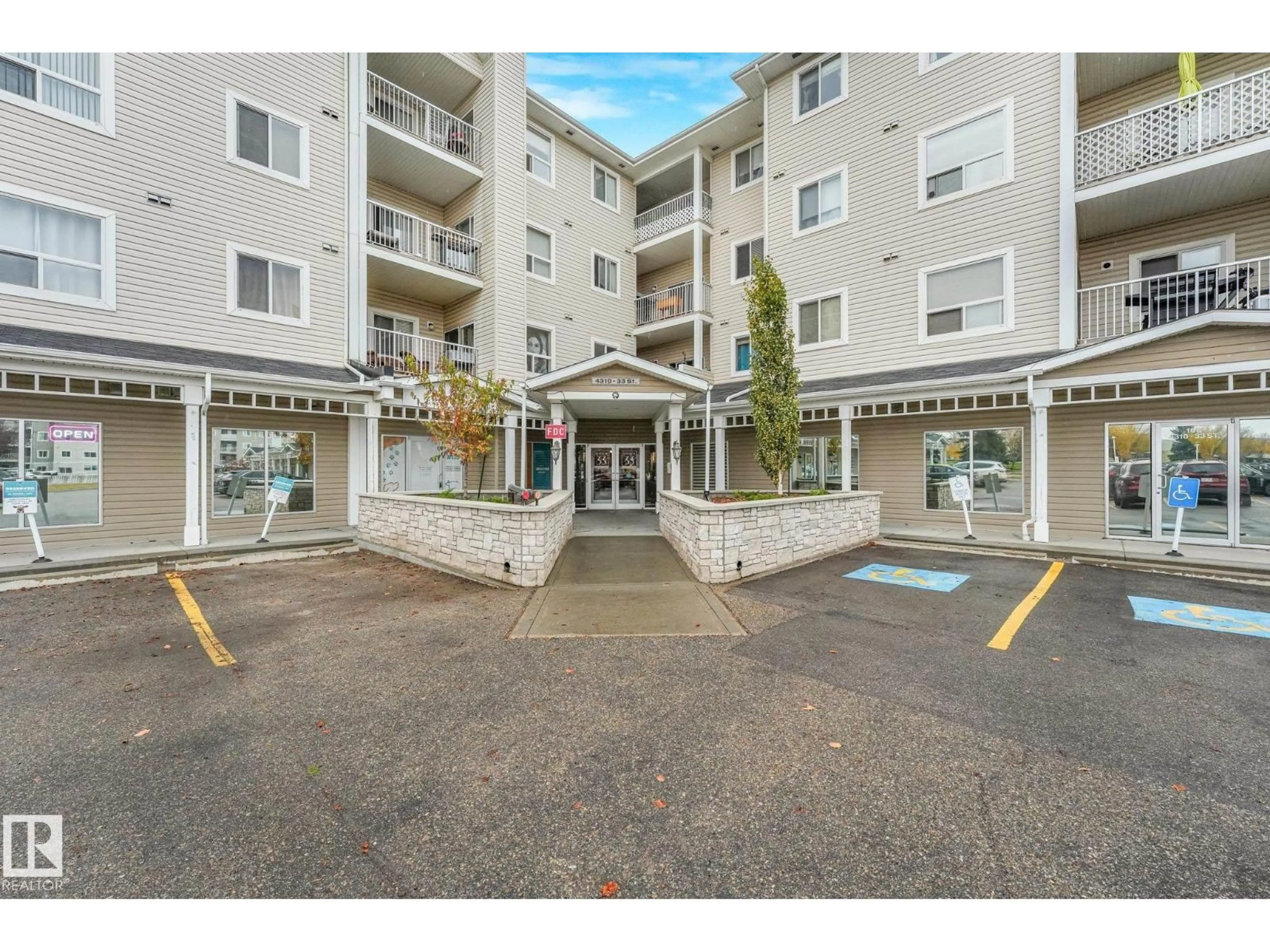 Indoor foyer for #408 - 4310 33 ST, Stony Plain Alberta T7Z0A8