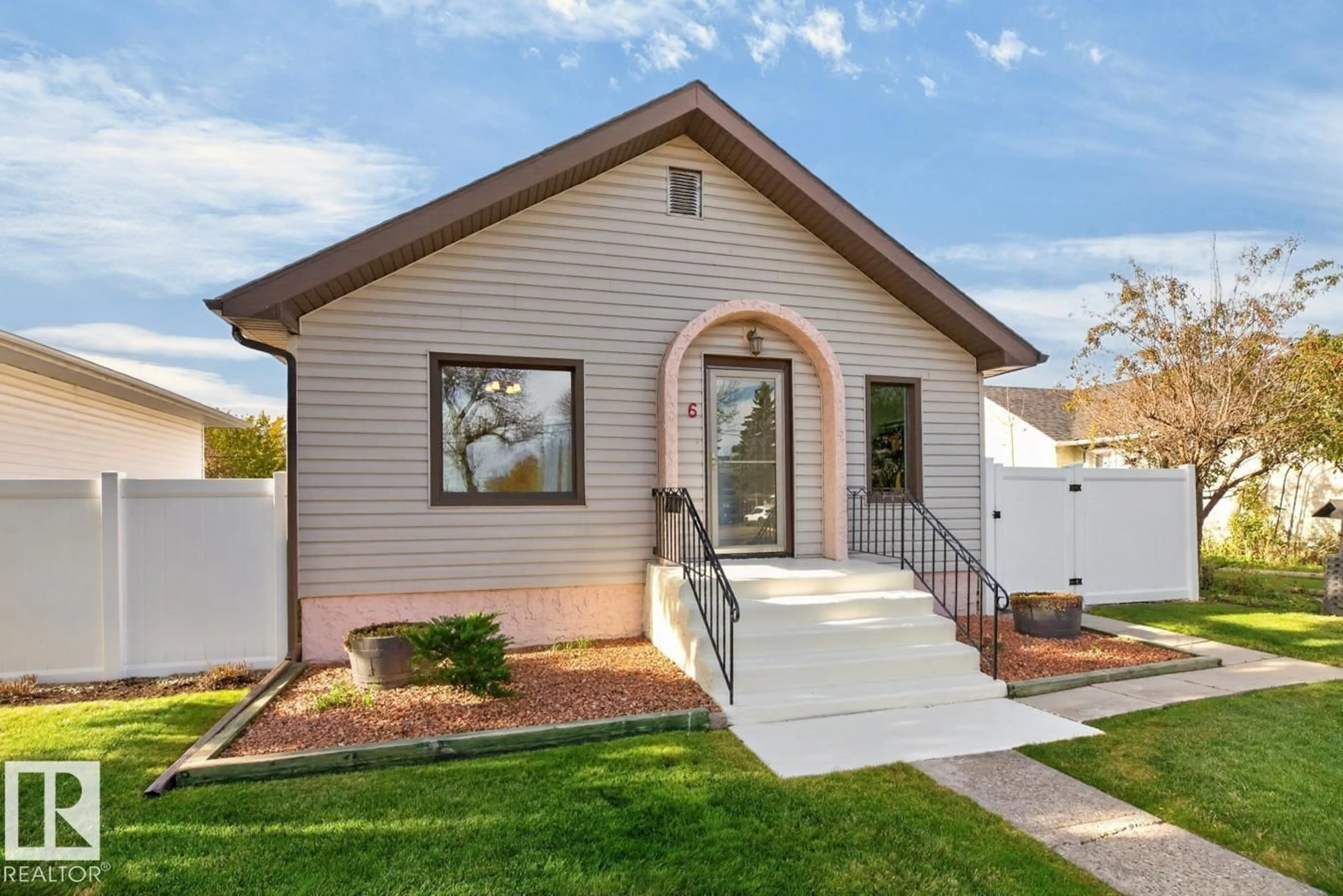 Home with vinyl exterior material, street for 6 MONT CLARE PL, St. Albert Alberta T8N1K9