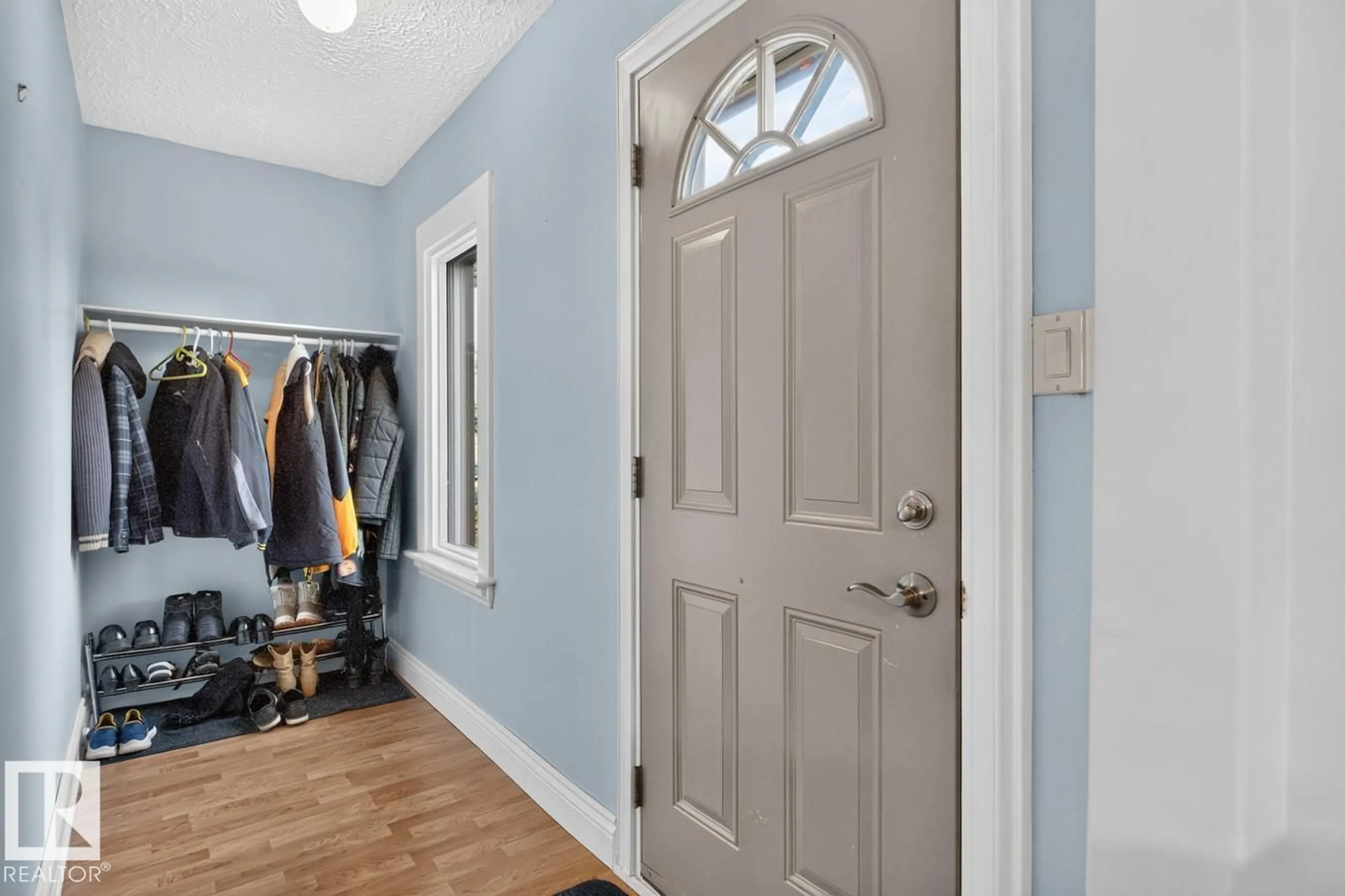Indoor entryway for 6 MONT CLARE PL, St. Albert Alberta T8N1K9