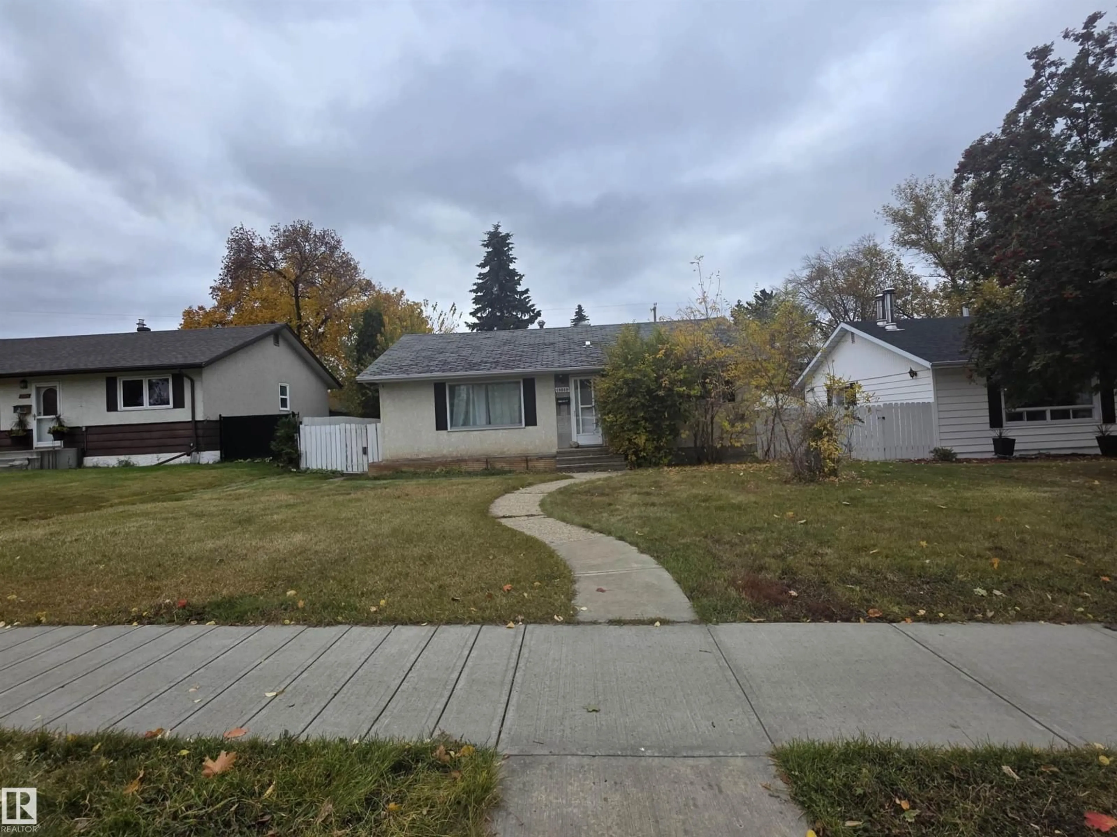 Unknown for 10808 50 ST, Edmonton Alberta T6A2E4