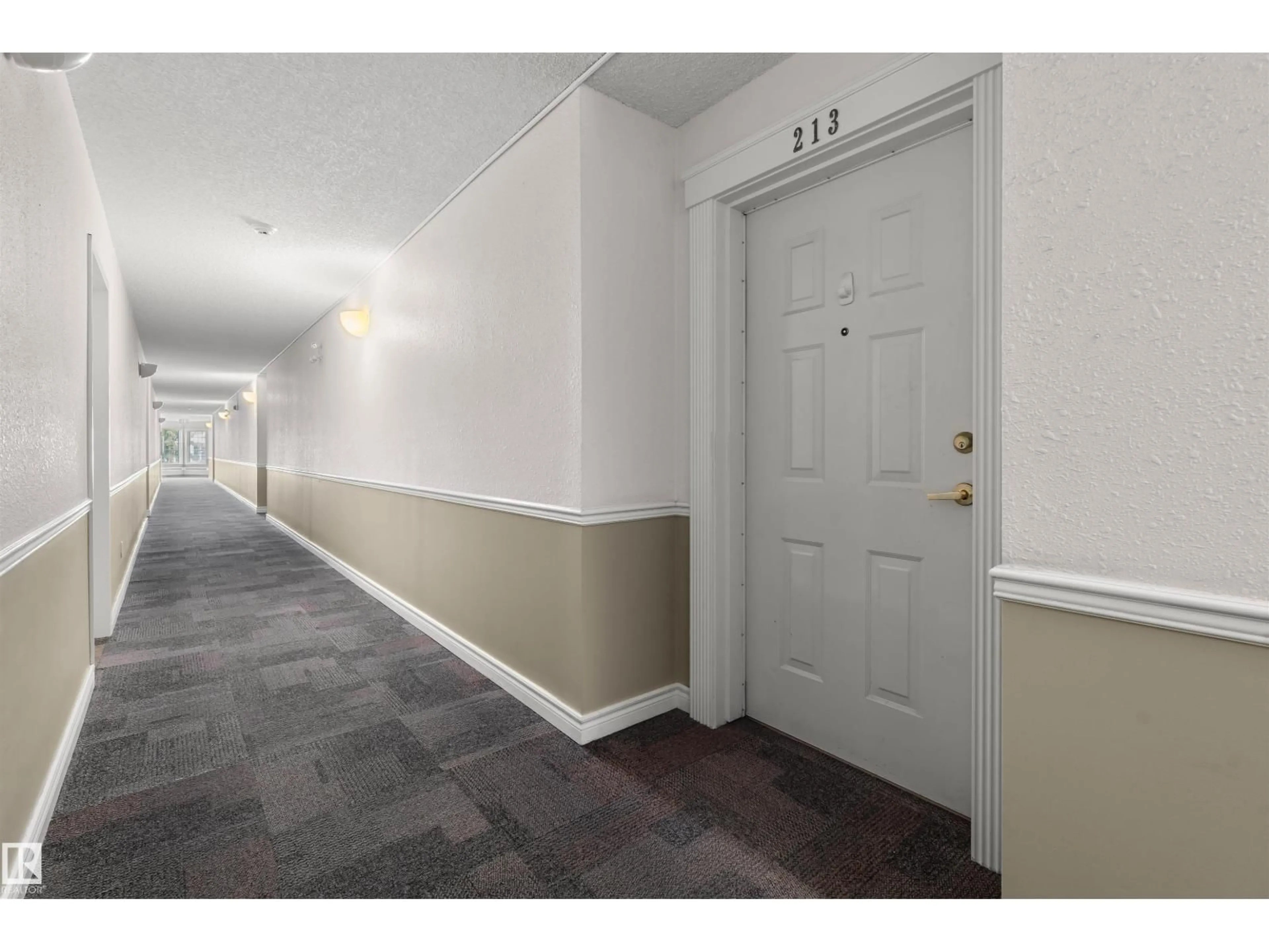 Indoor foyer for #213 - 17151 94A AV, Edmonton Alberta T5T5Z9