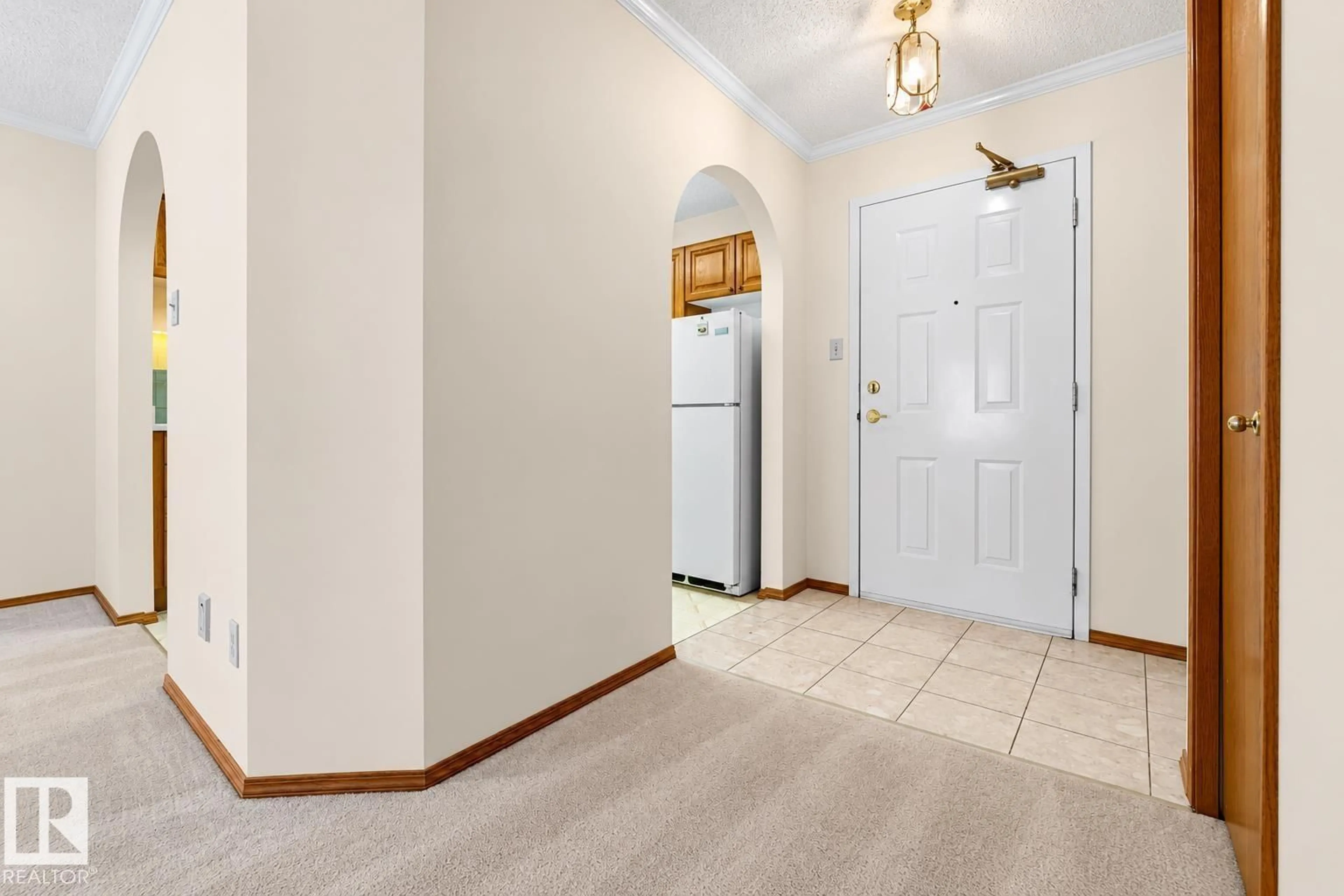 Indoor entryway for #213 - 17151 94A AV, Edmonton Alberta T5T5Z9