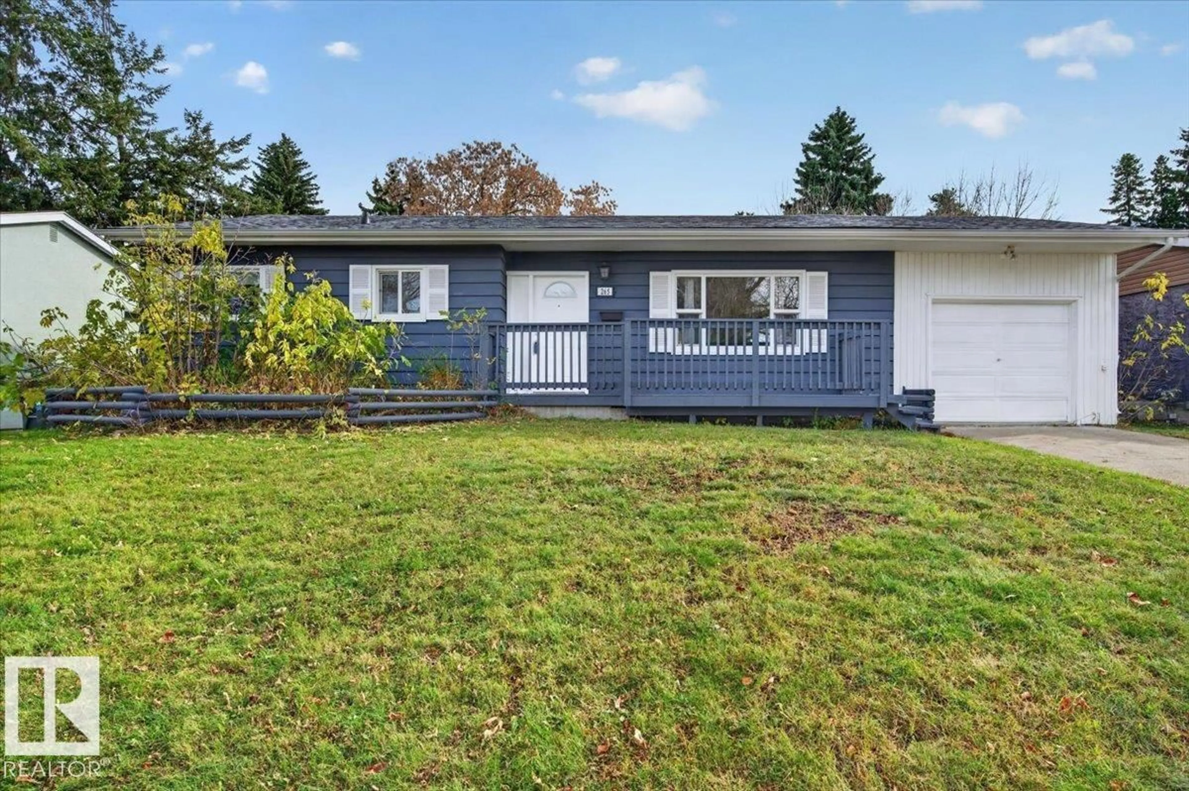 Home with vinyl exterior material, street for 265 EVERGREEN ST, Sherwood Park Alberta T8A1J7