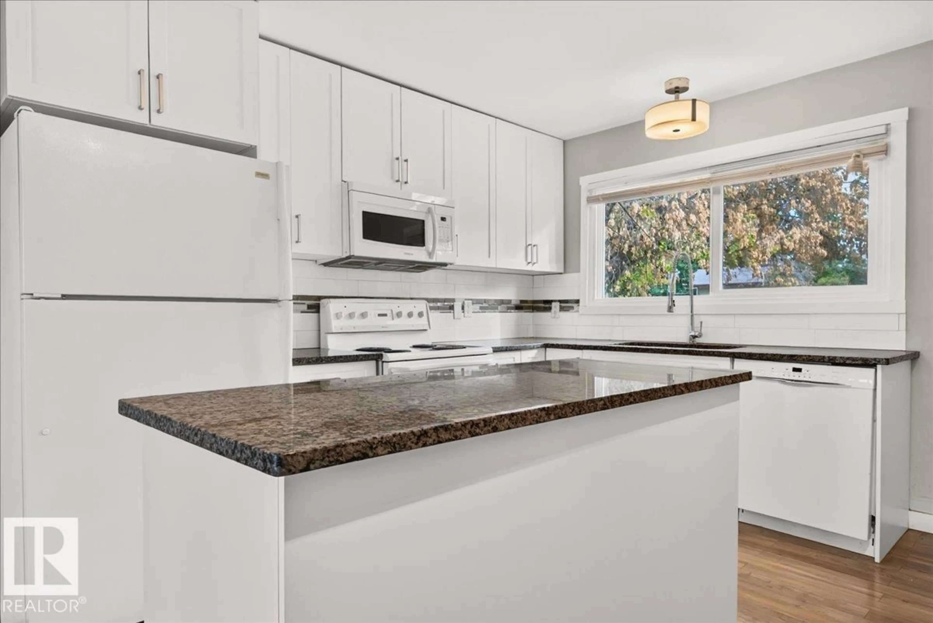 Standard kitchen, ceramic/tile floor for 265 EVERGREEN ST, Sherwood Park Alberta T8A1J7