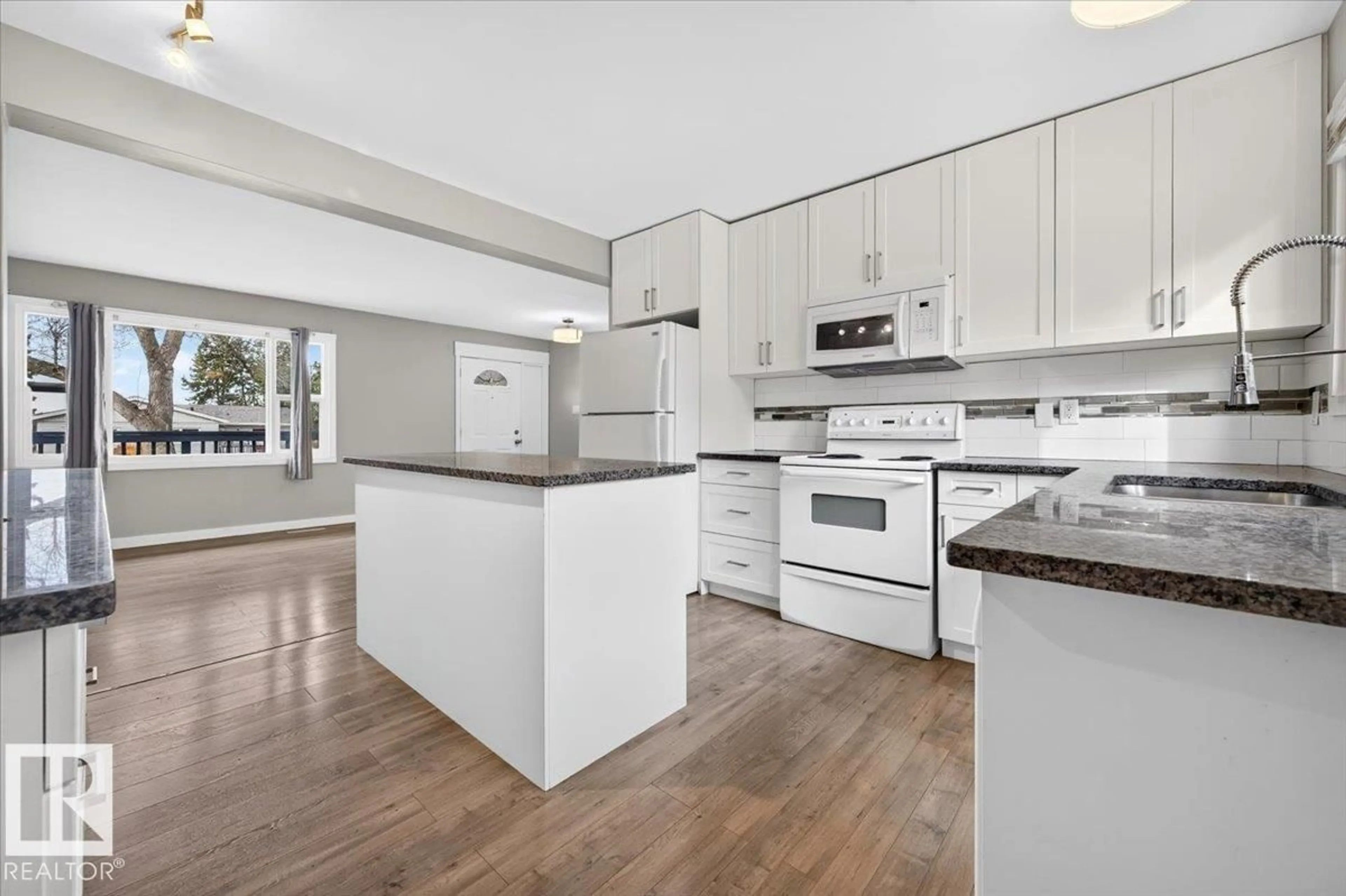 Open concept kitchen, unknown for 265 EVERGREEN ST, Sherwood Park Alberta T8A1J7