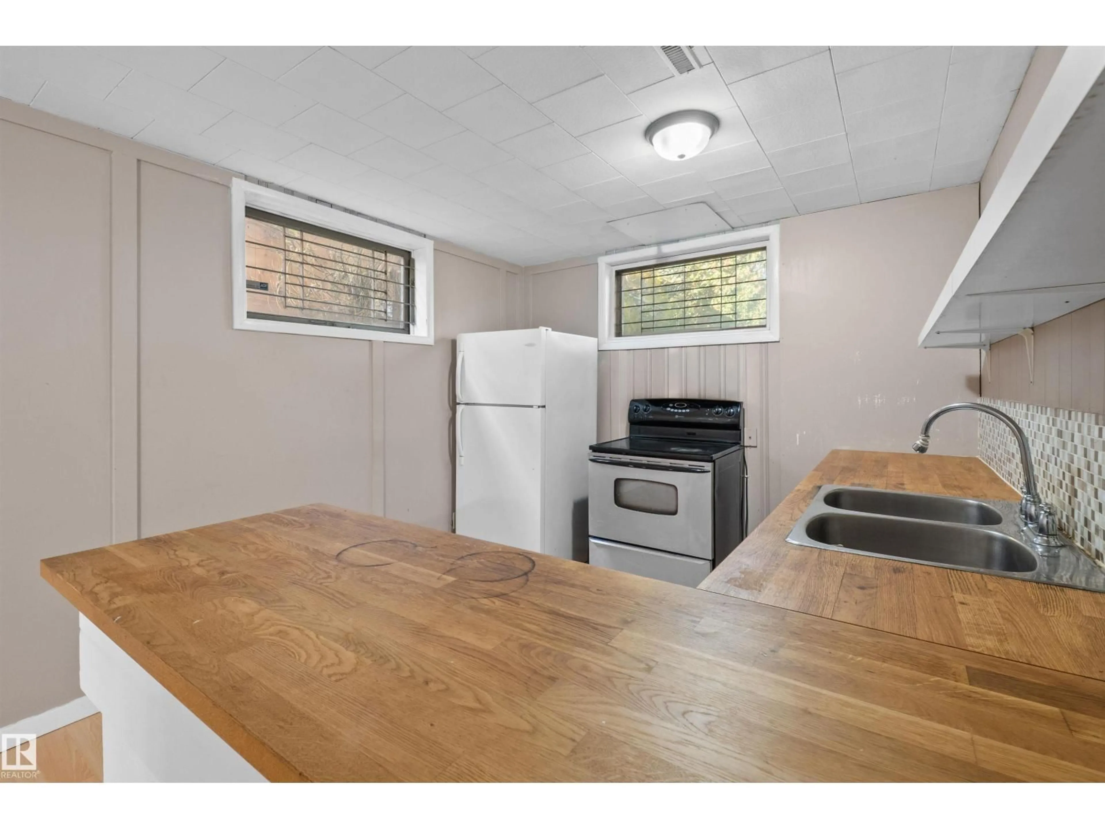 Standard kitchen, unknown for 10428 64 AV NW, Edmonton Alberta T6H1S7
