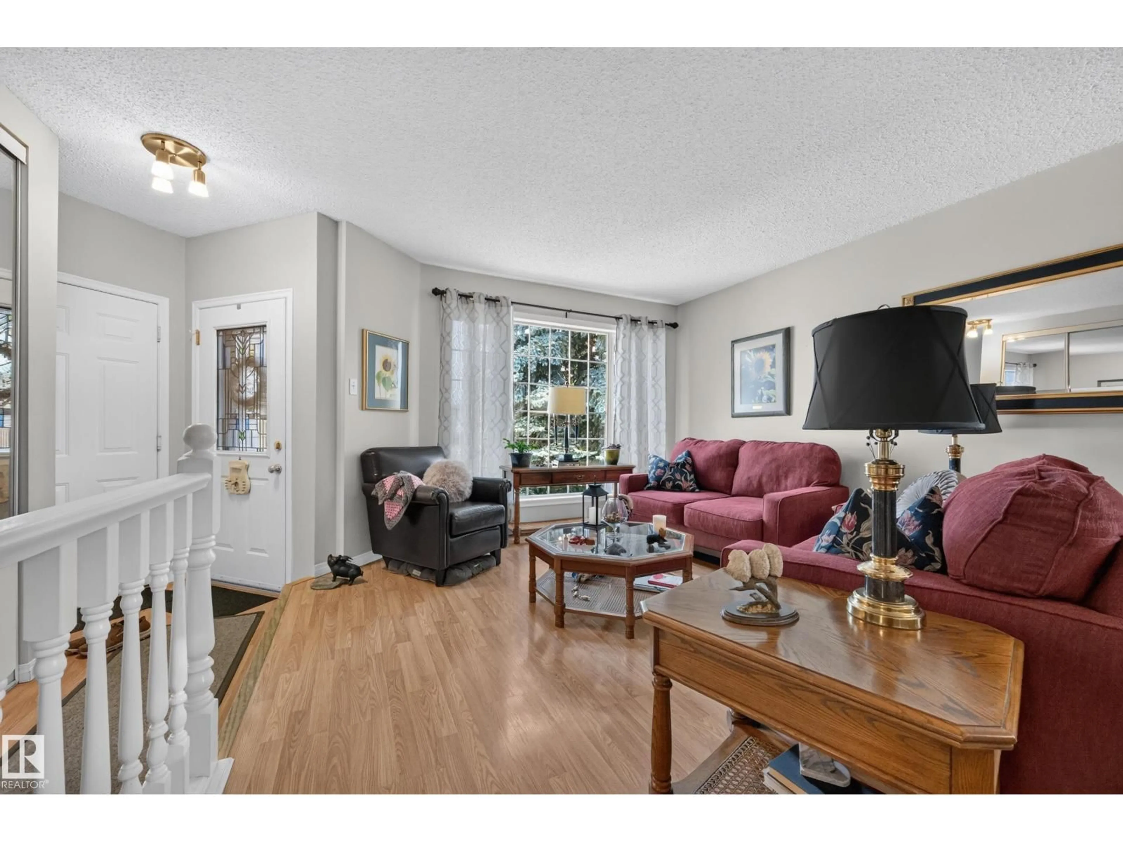 Living room with furniture, unknown for 524 RAINBOW CR, Sherwood Park Alberta T8A5M8