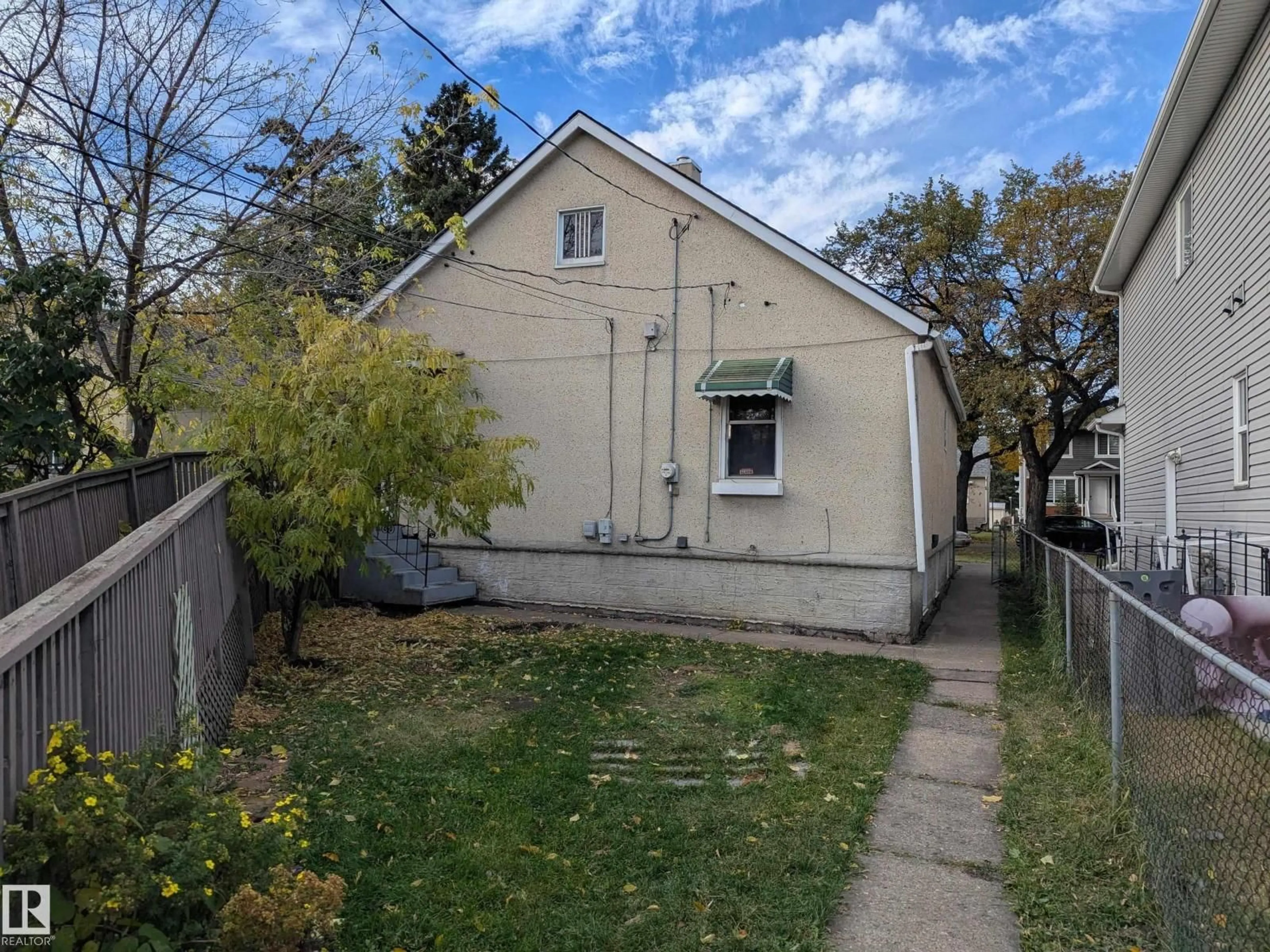 Unknown for NW - 12215 101 ST, Edmonton Alberta T5G2C5