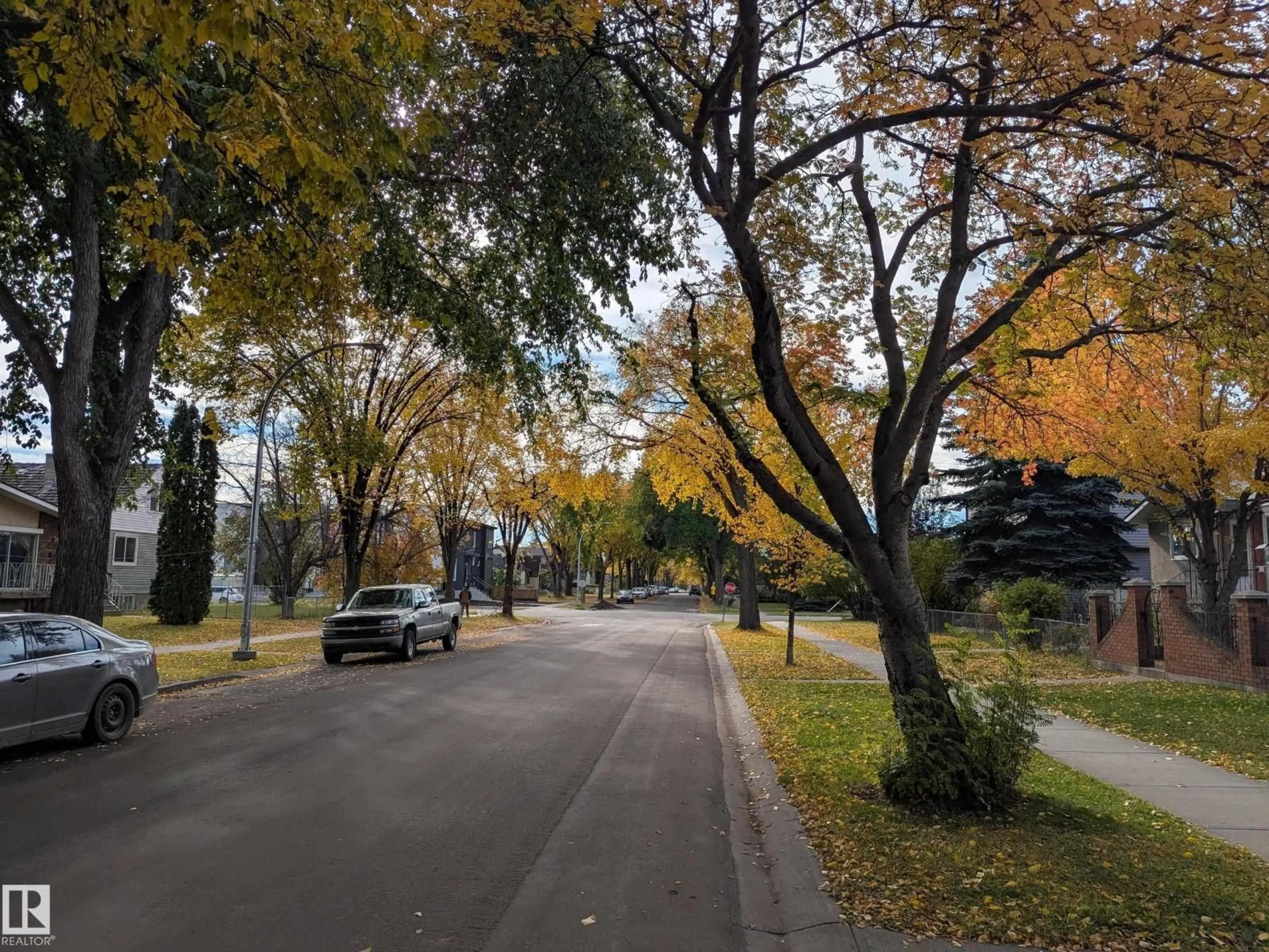 Blurry image for NW - 12215 101 ST, Edmonton Alberta T5G2C5