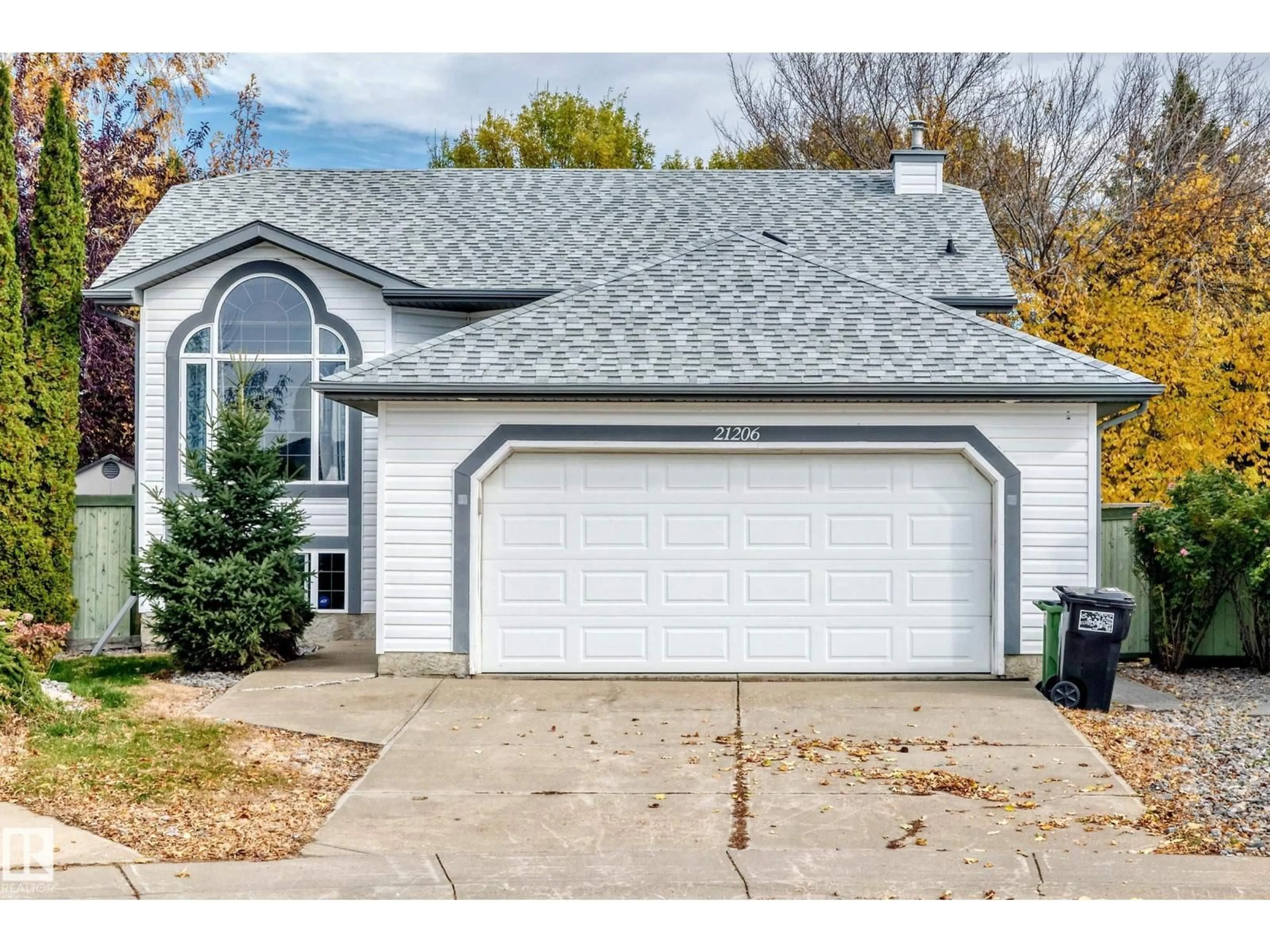 Home with vinyl exterior material, street for 21206 88A AV, Edmonton Alberta T5T6V2