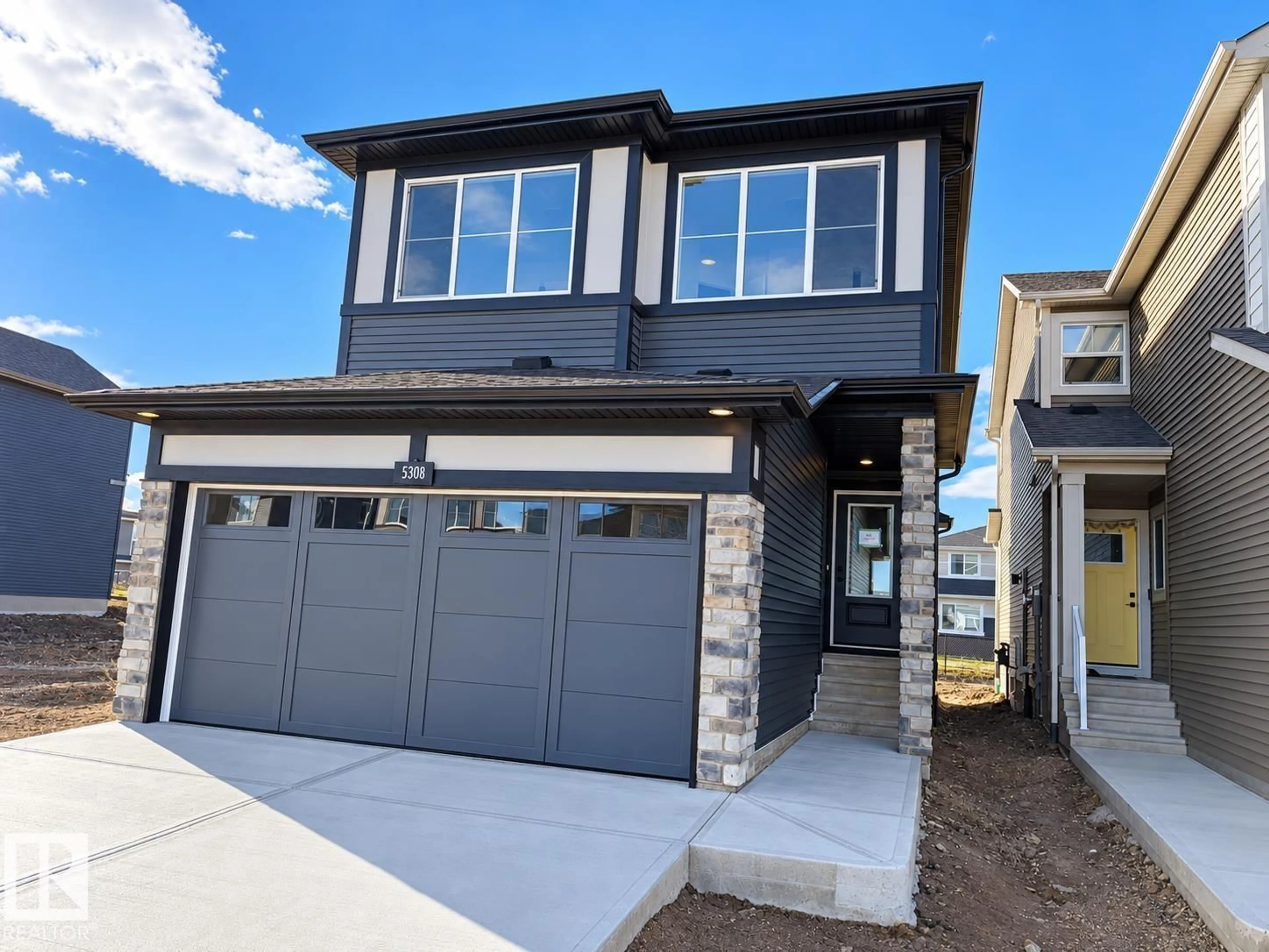 Home with vinyl exterior material, street for 5308 HAWTHORN CLOSE, Edmonton Alberta T6X3N5