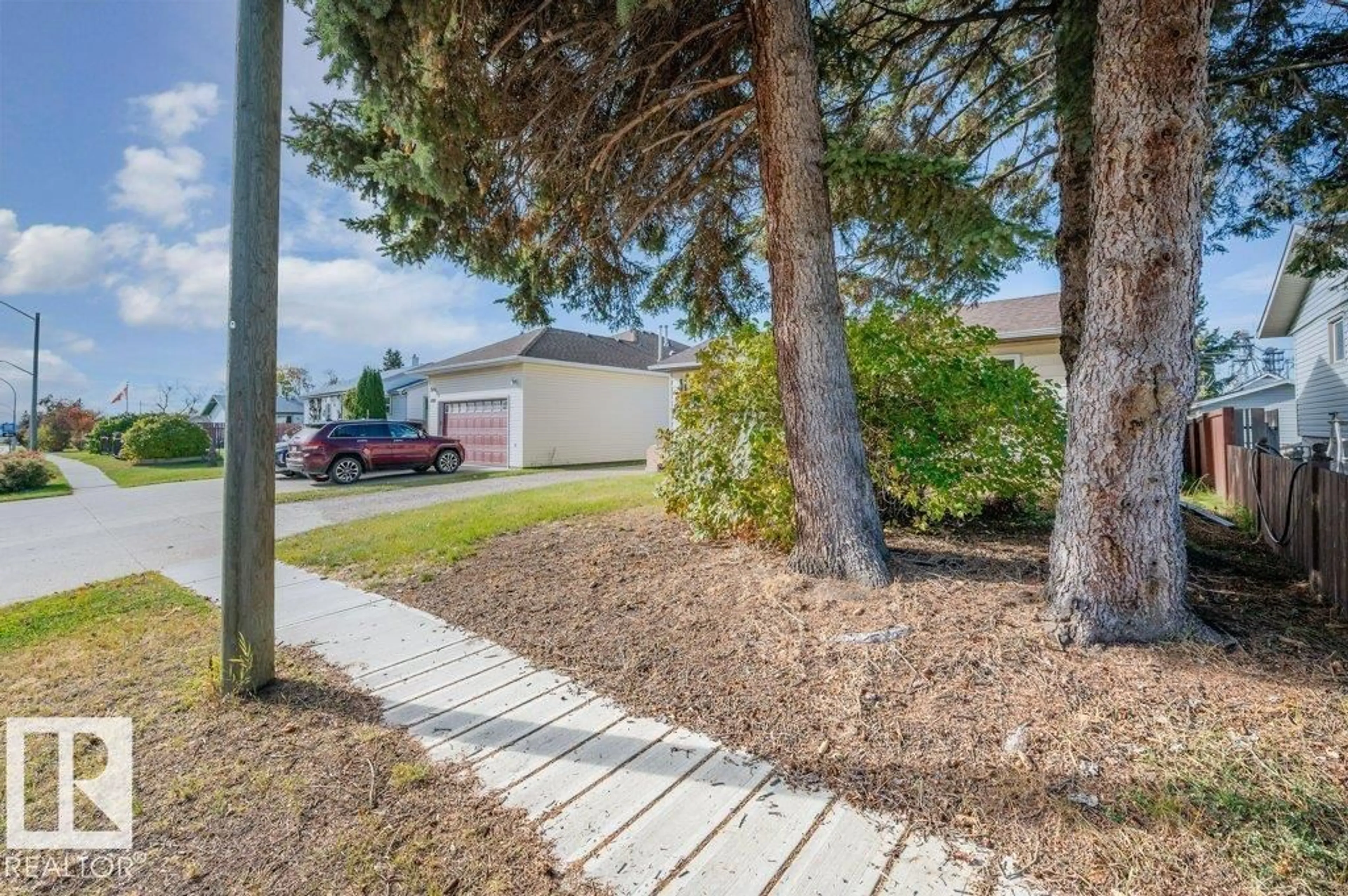 A pic from outside/outdoor area/front of a property/back of a property/a pic from drone, street for 4820 49 ST, Gibbons Alberta T0A1N0
