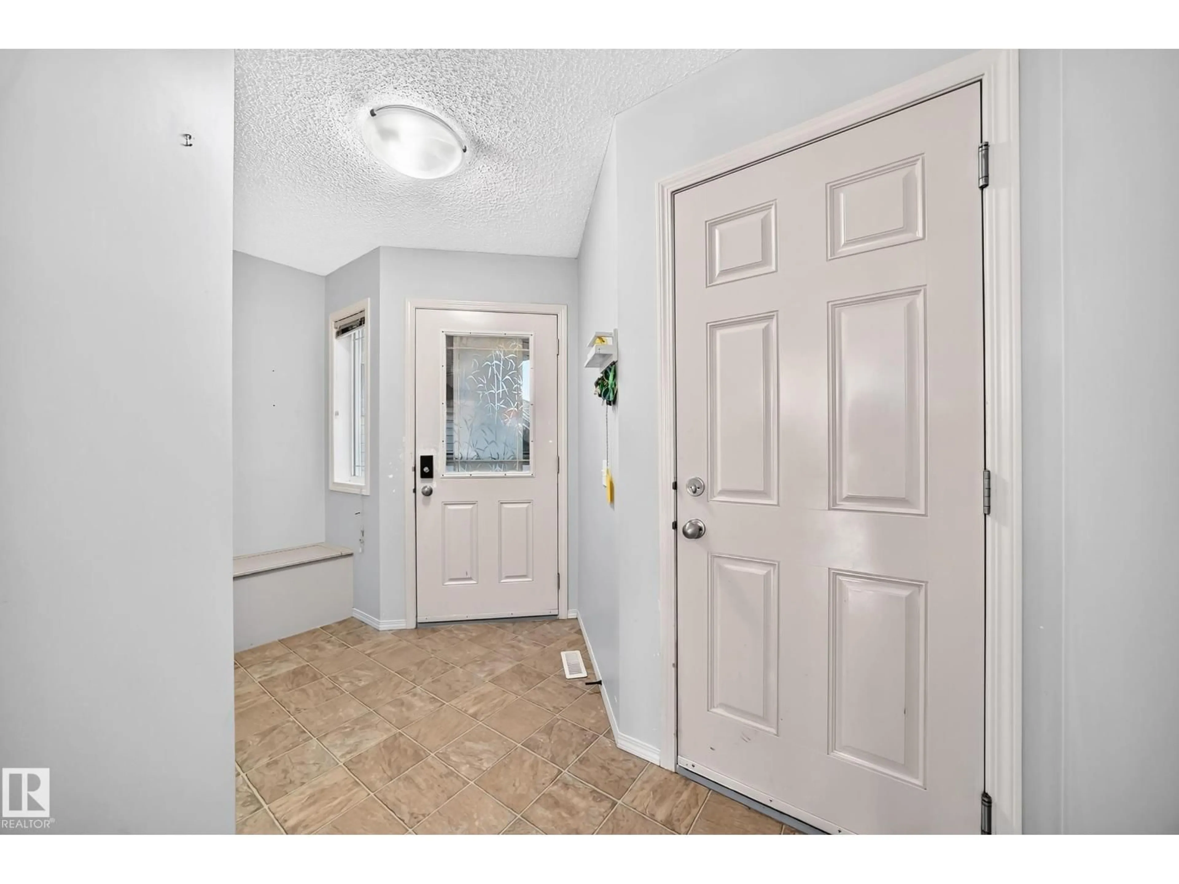 Indoor entryway for 188 BROOKVIEW WY, Stony Plain Alberta T7Z2X7