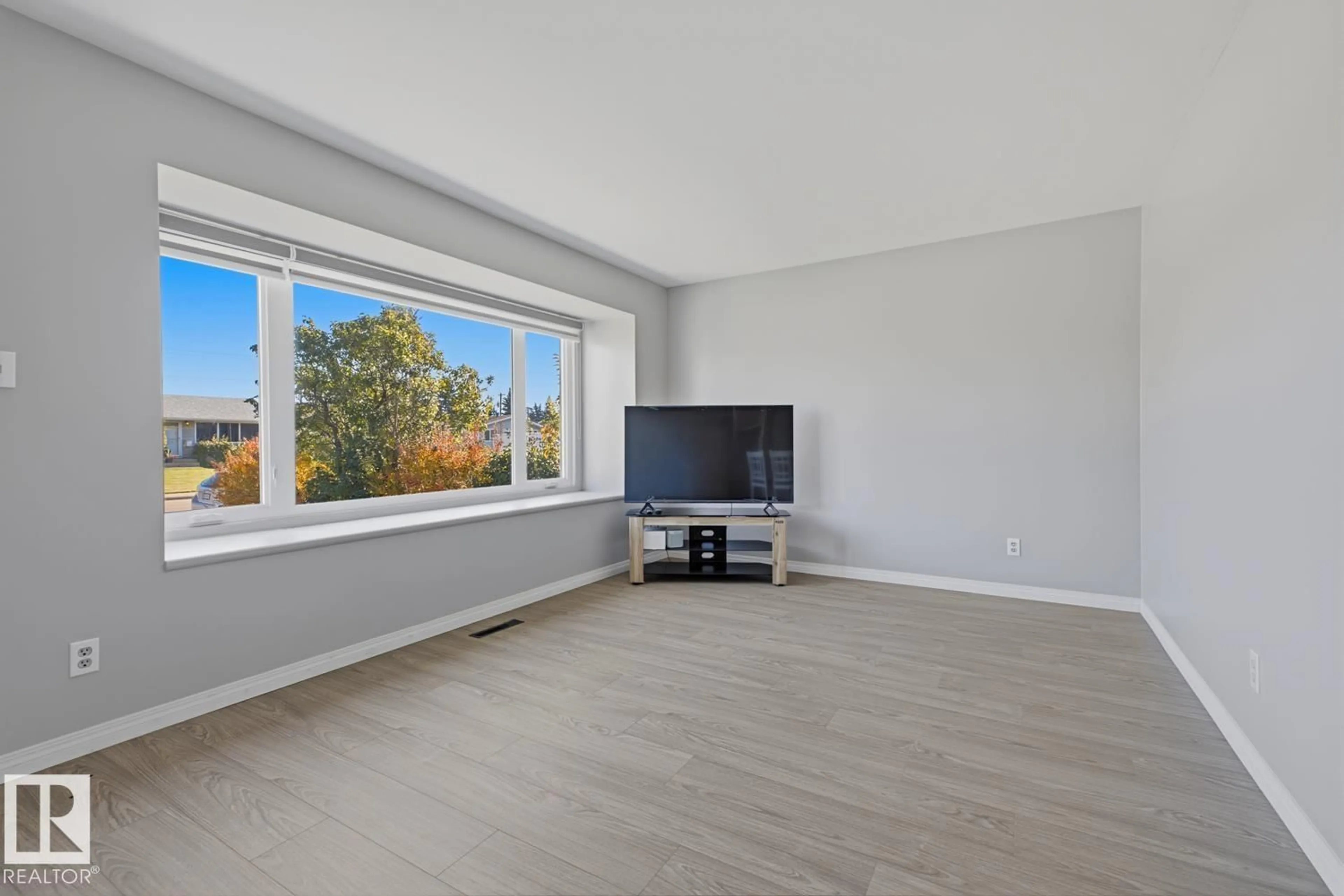 A pic of a room for 13436 135 ST, Edmonton Alberta T5L1Y9