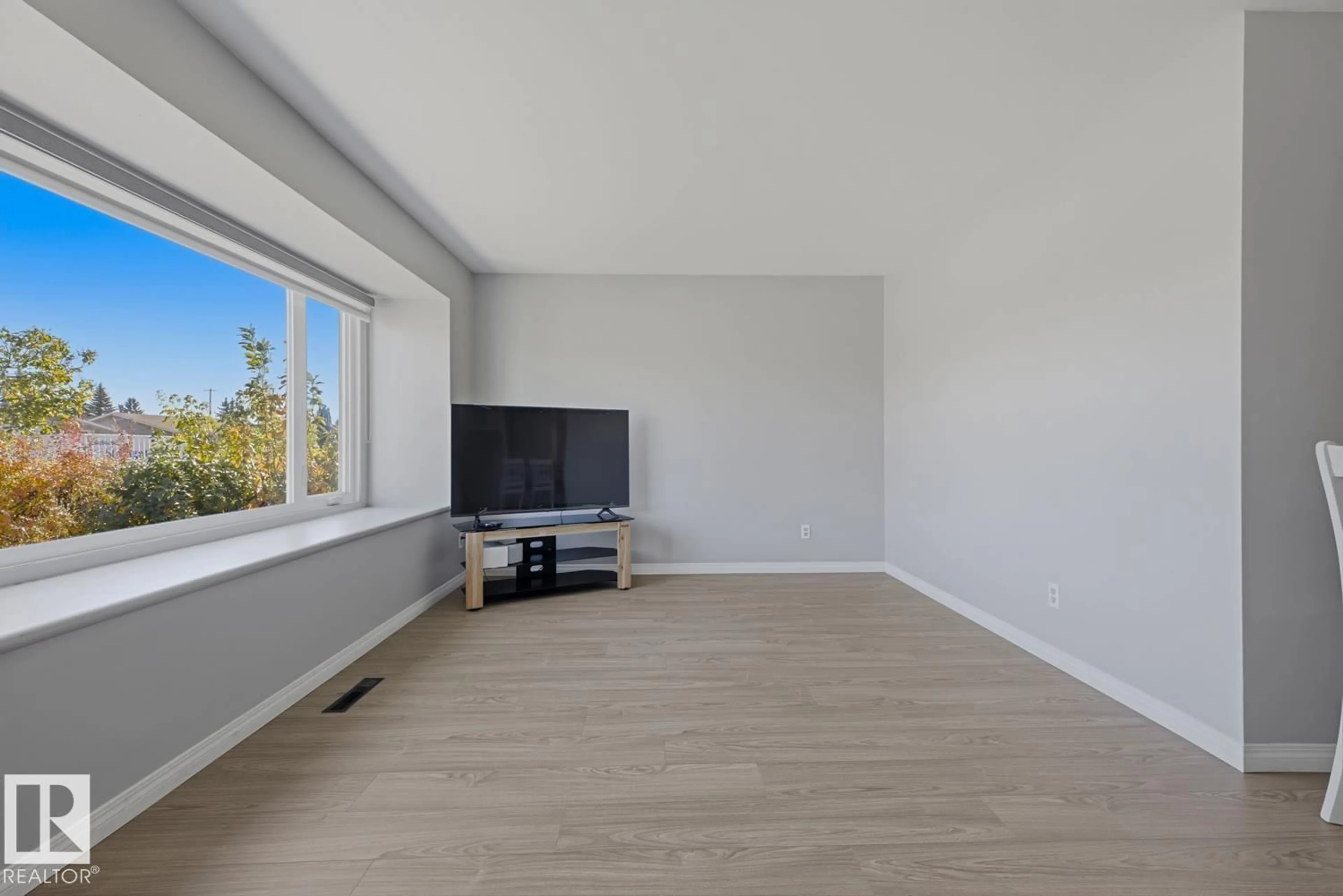 A pic of a room for 13436 135 ST, Edmonton Alberta T5L1Y9