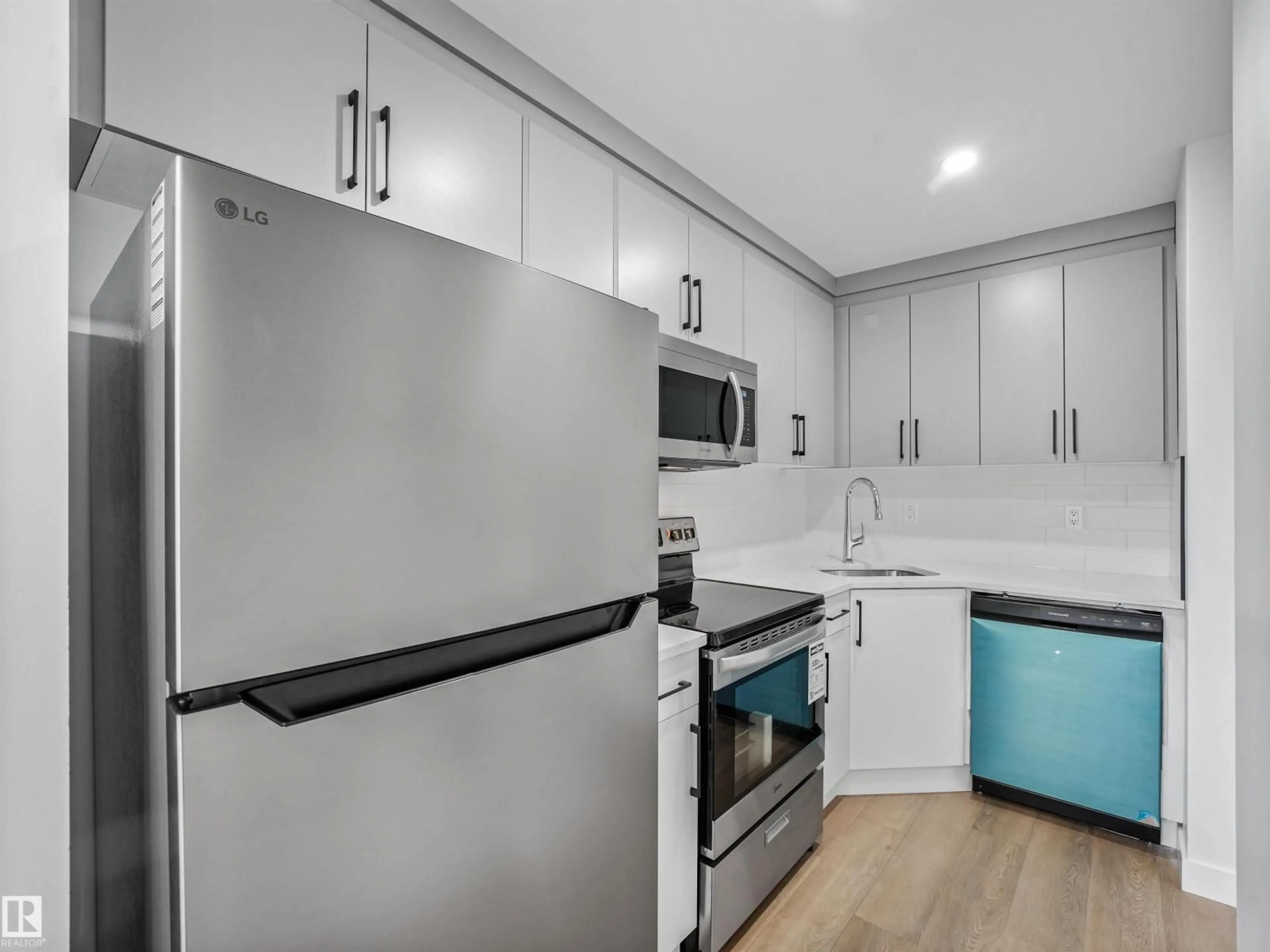 Standard kitchen, unknown for NW - 2345 139 AV, Edmonton Alberta T5Y1S1