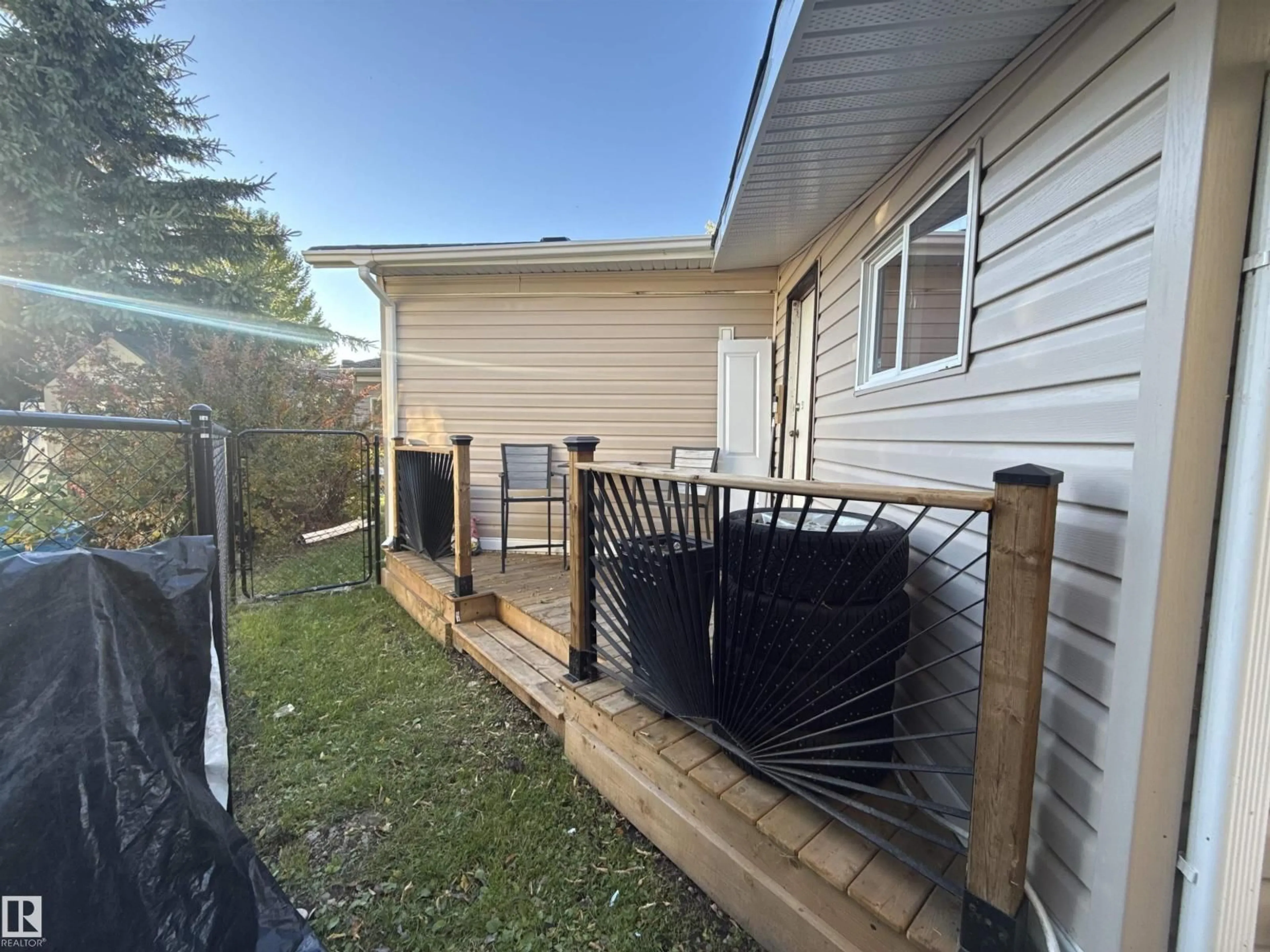 Patio, street for 186 305 CALAHOO RD, Spruce Grove Alberta T7X3K9
