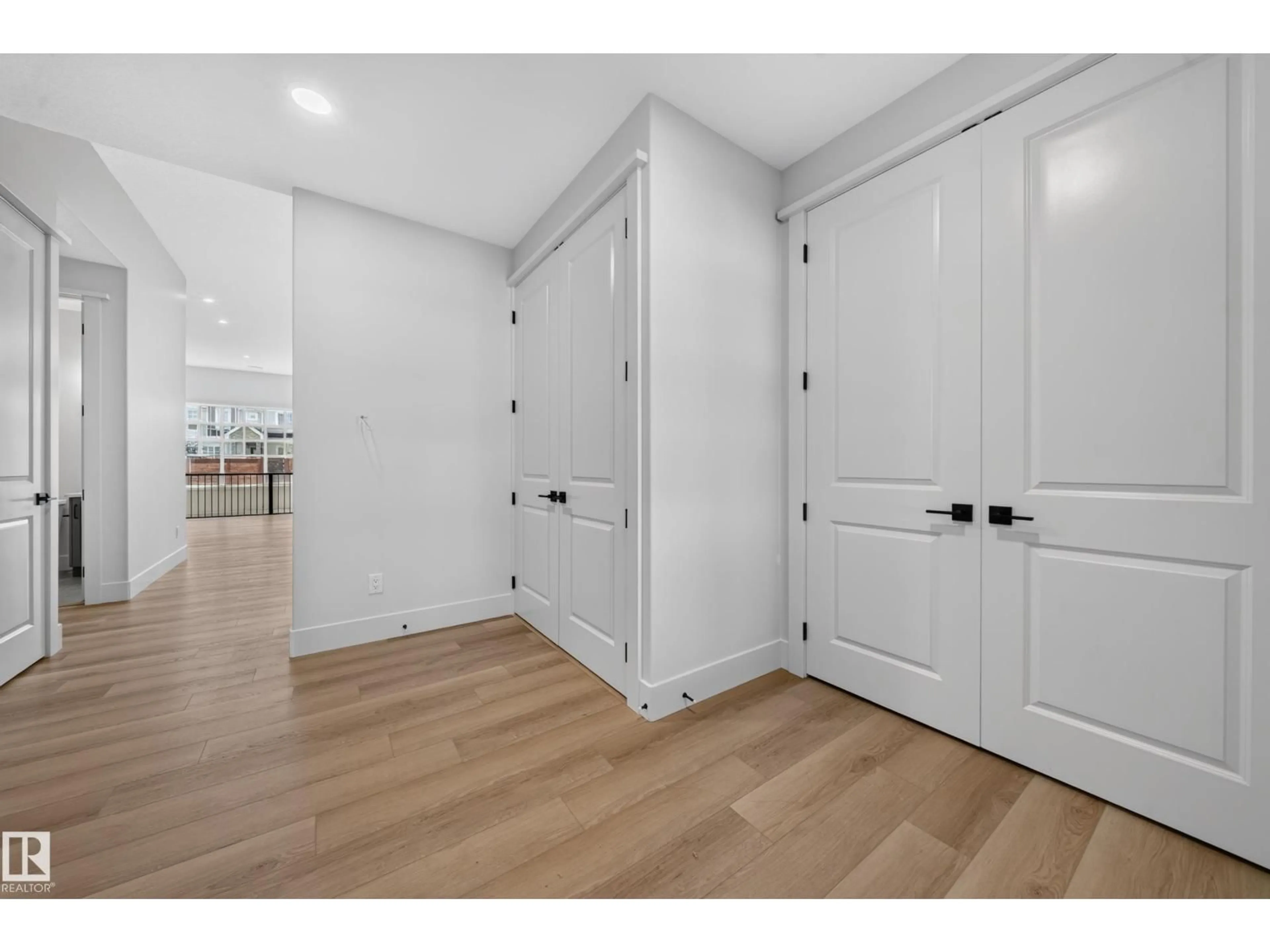Indoor entryway for 17 - 120 HILLSHIRE BV, Sherwood Park Alberta T8B0C9