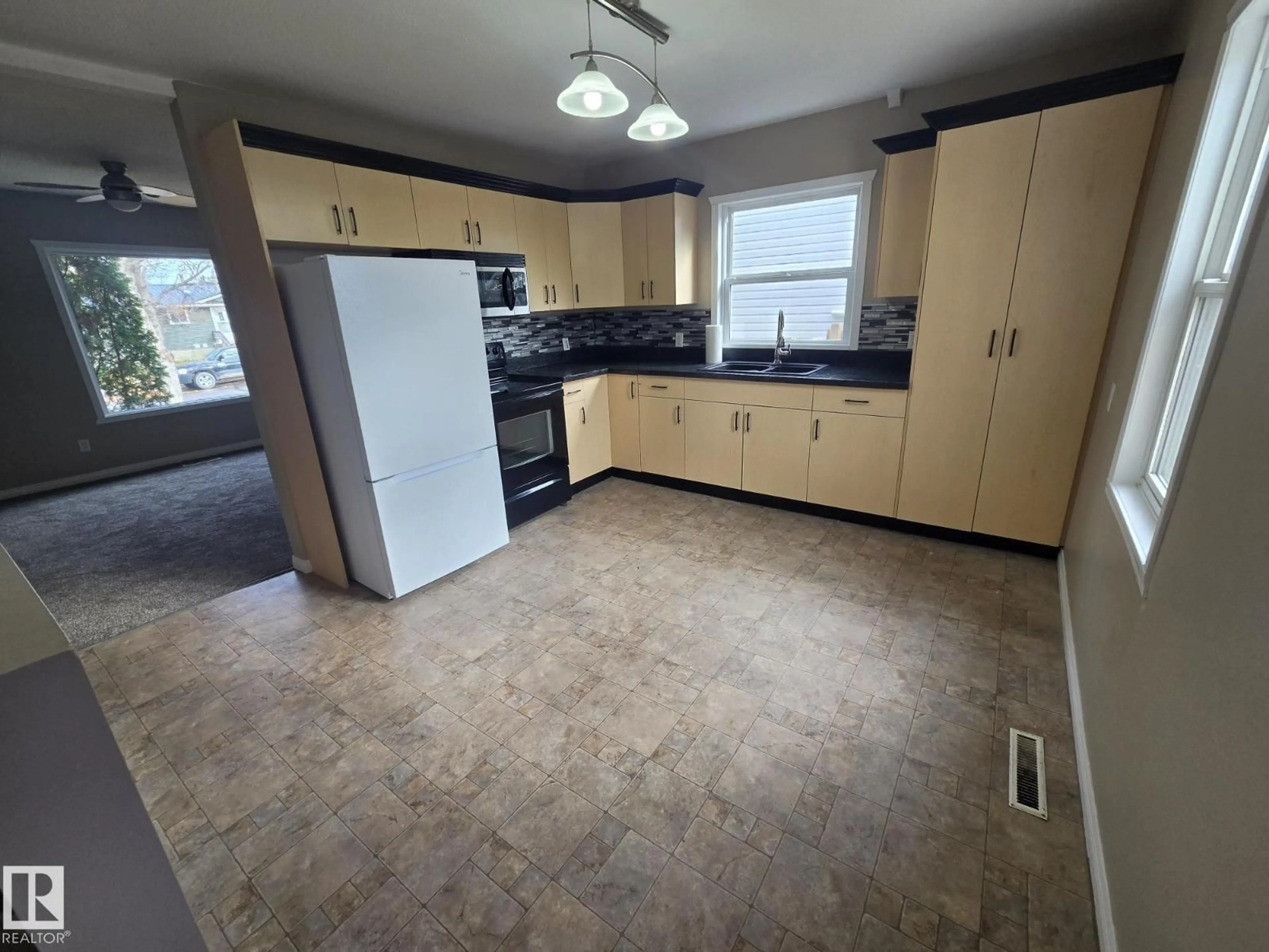 Standard kitchen, unknown for 5422 51 AV, Bonnyville Town Alberta T9N1Z8