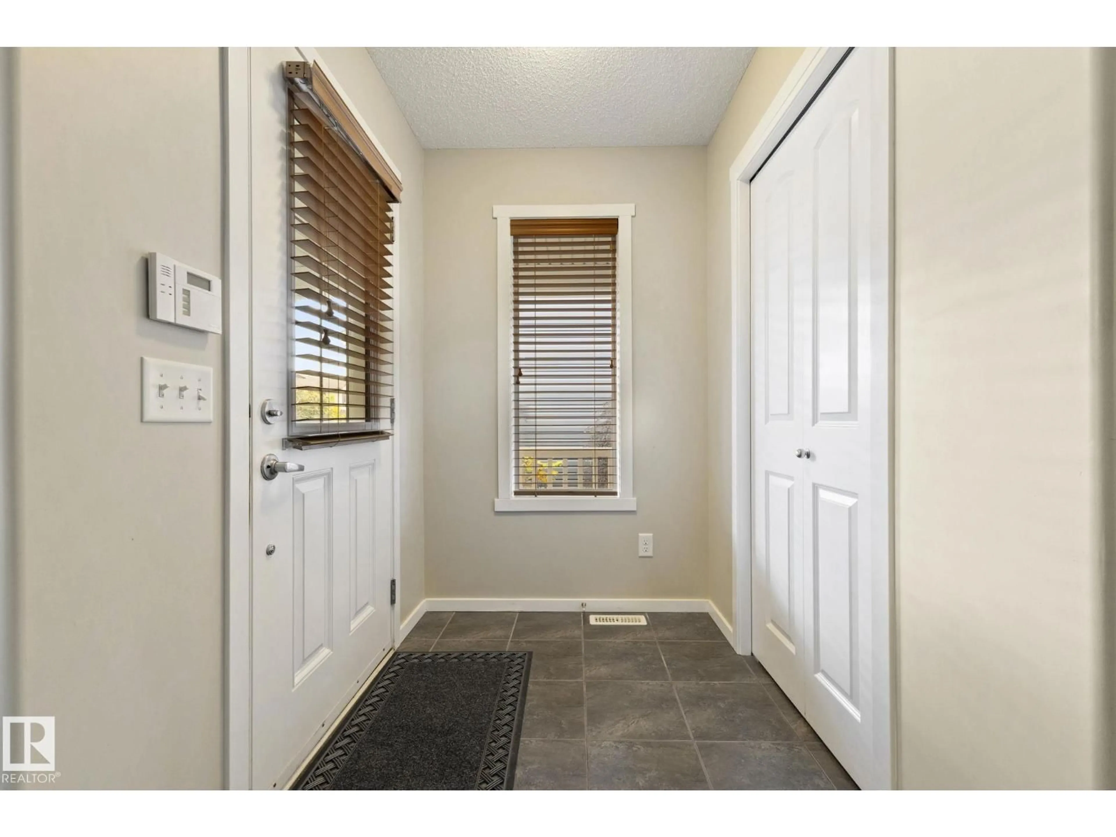 Indoor entryway for SW - 120 57 ST, Edmonton Alberta T6X0K9
