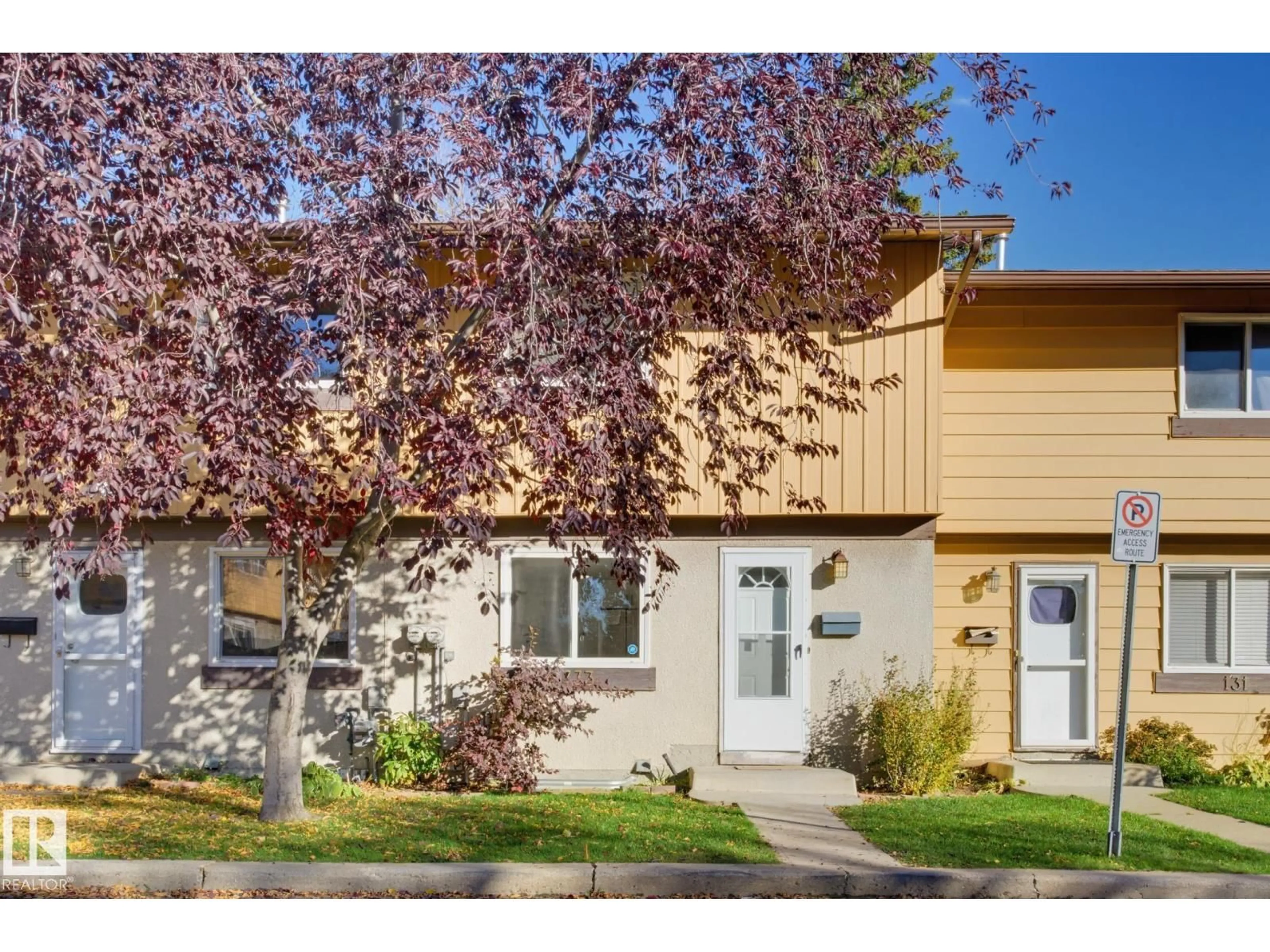 Home with vinyl exterior material, street for 133 WOODSTOCK NW, Edmonton Alberta T5T0H6