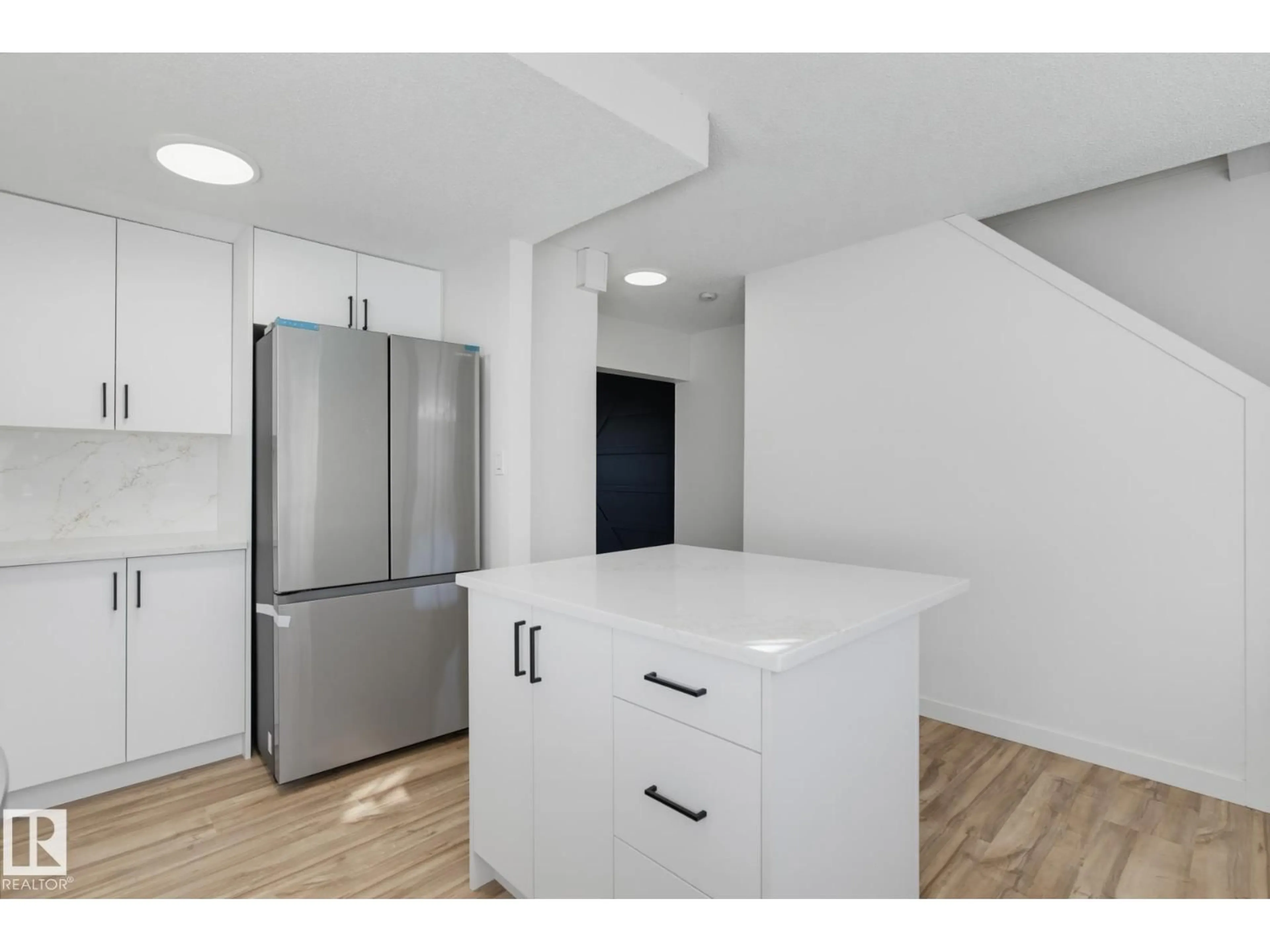 Standard kitchen, unknown for 133 WOODSTOCK NW, Edmonton Alberta T5T0H6