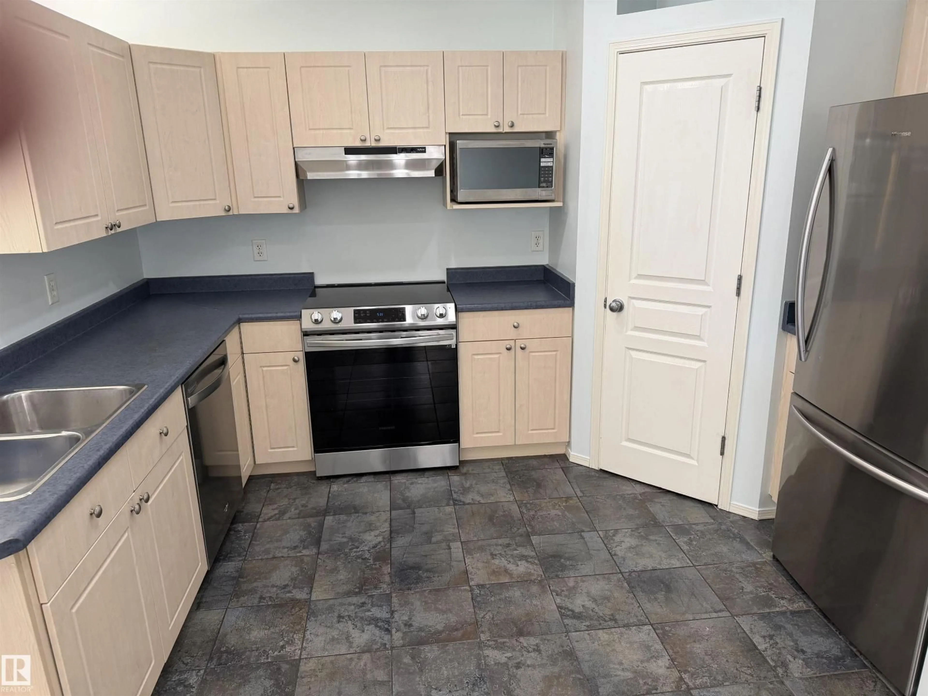 Standard kitchen, ceramic/tile floor for 1316 GRANT WY, Edmonton Alberta T5T6M8