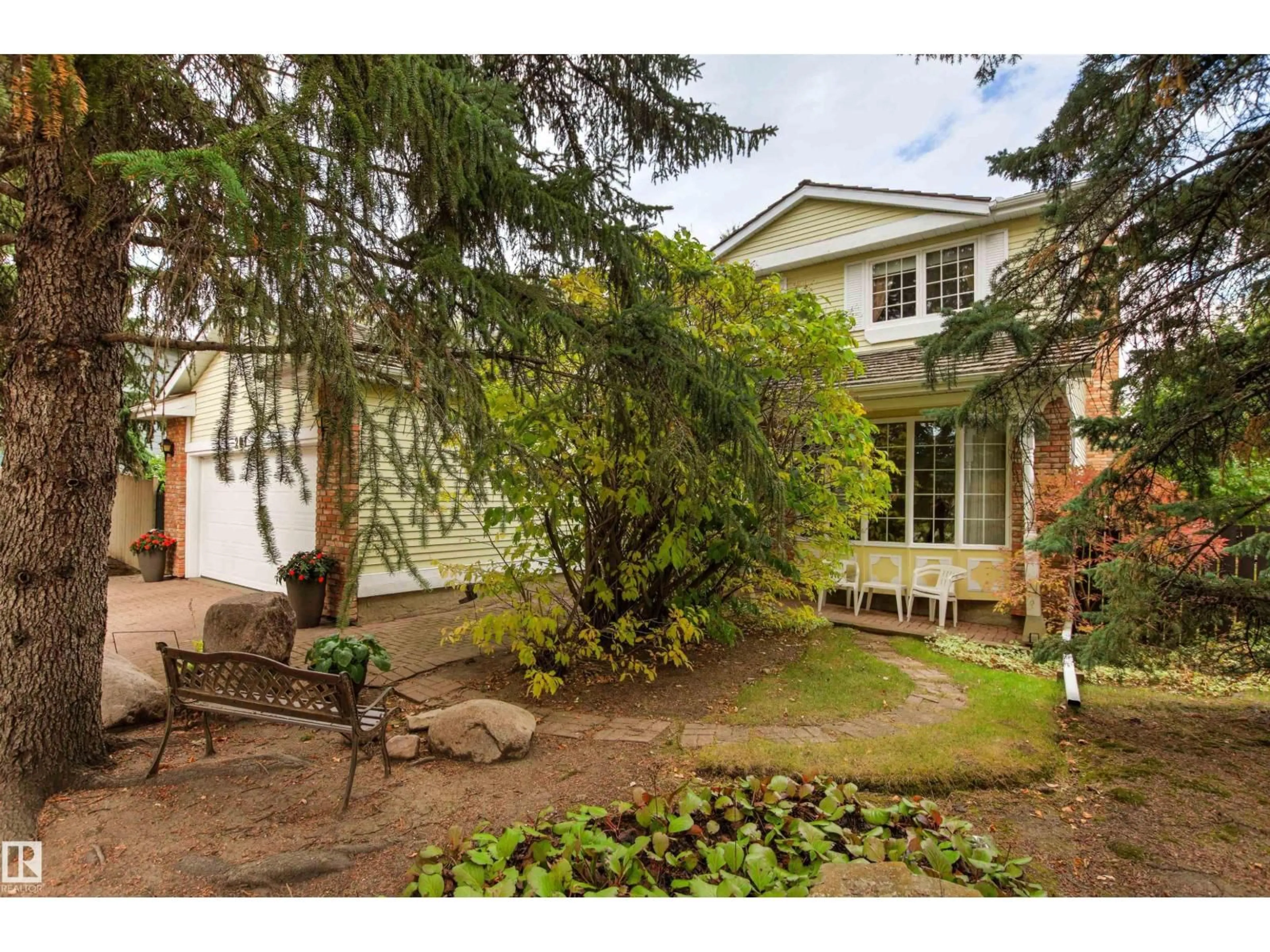 Patio, street for 201 RHATIGAN RD, Edmonton Alberta T6R1A2