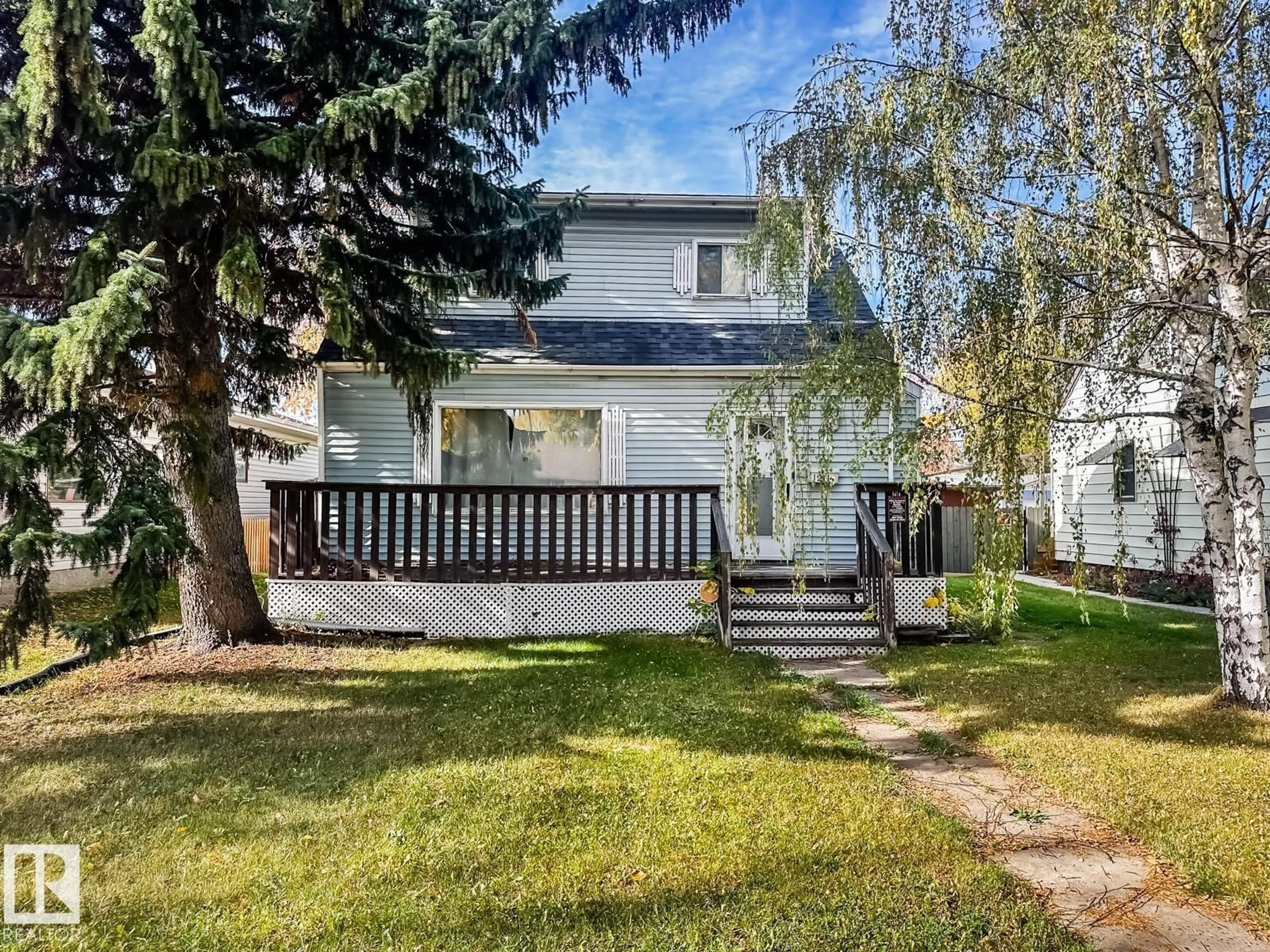 A pic from outside/outdoor area/front of a property/back of a property/a pic from drone, street for NW - 12114 106 ST, Edmonton Alberta T5G2R8