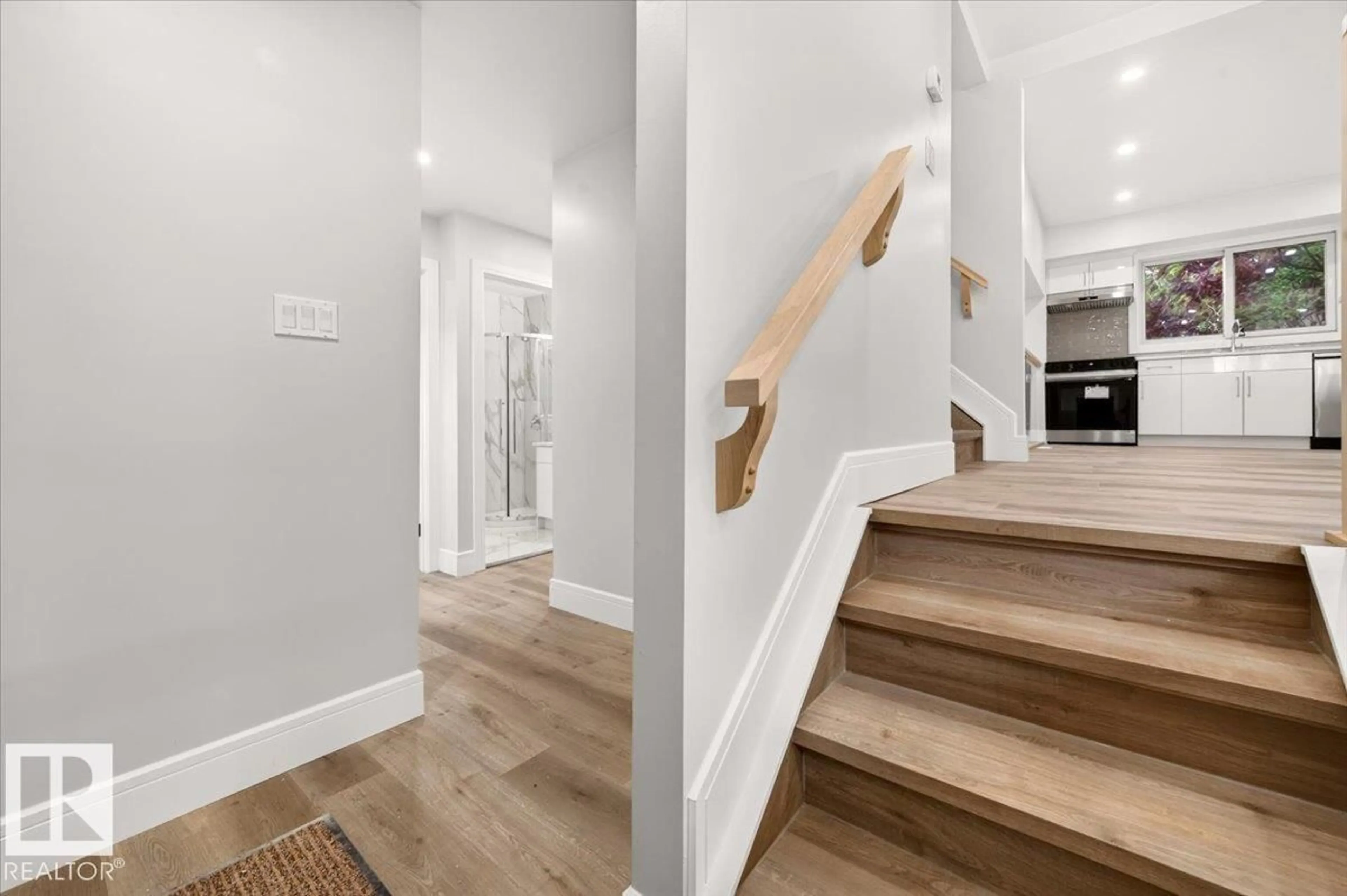 Indoor entryway for 10912 34A AV, Edmonton Alberta T6J2V1