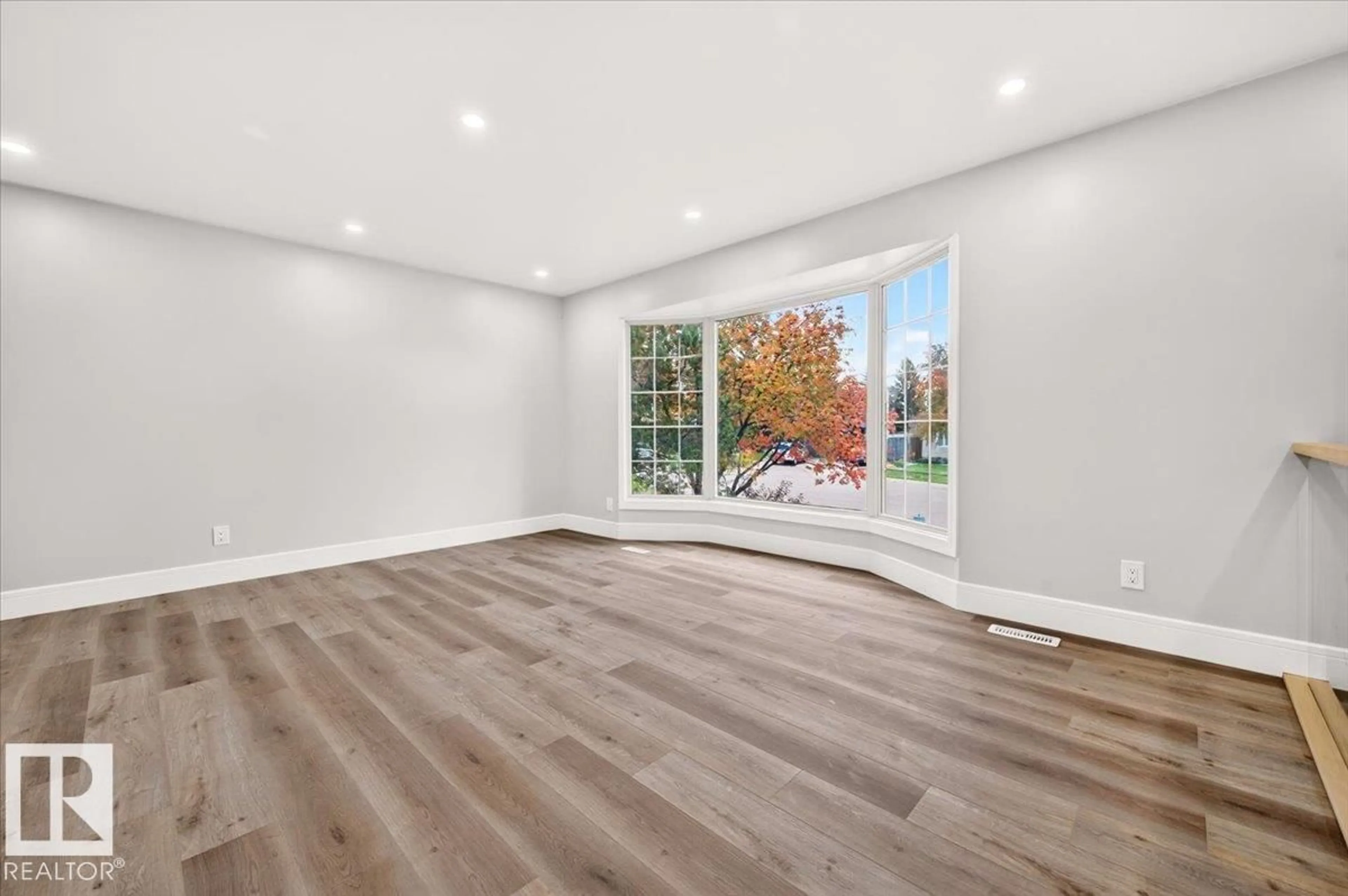 A pic of a room for 10912 34A AV, Edmonton Alberta T6J2V1