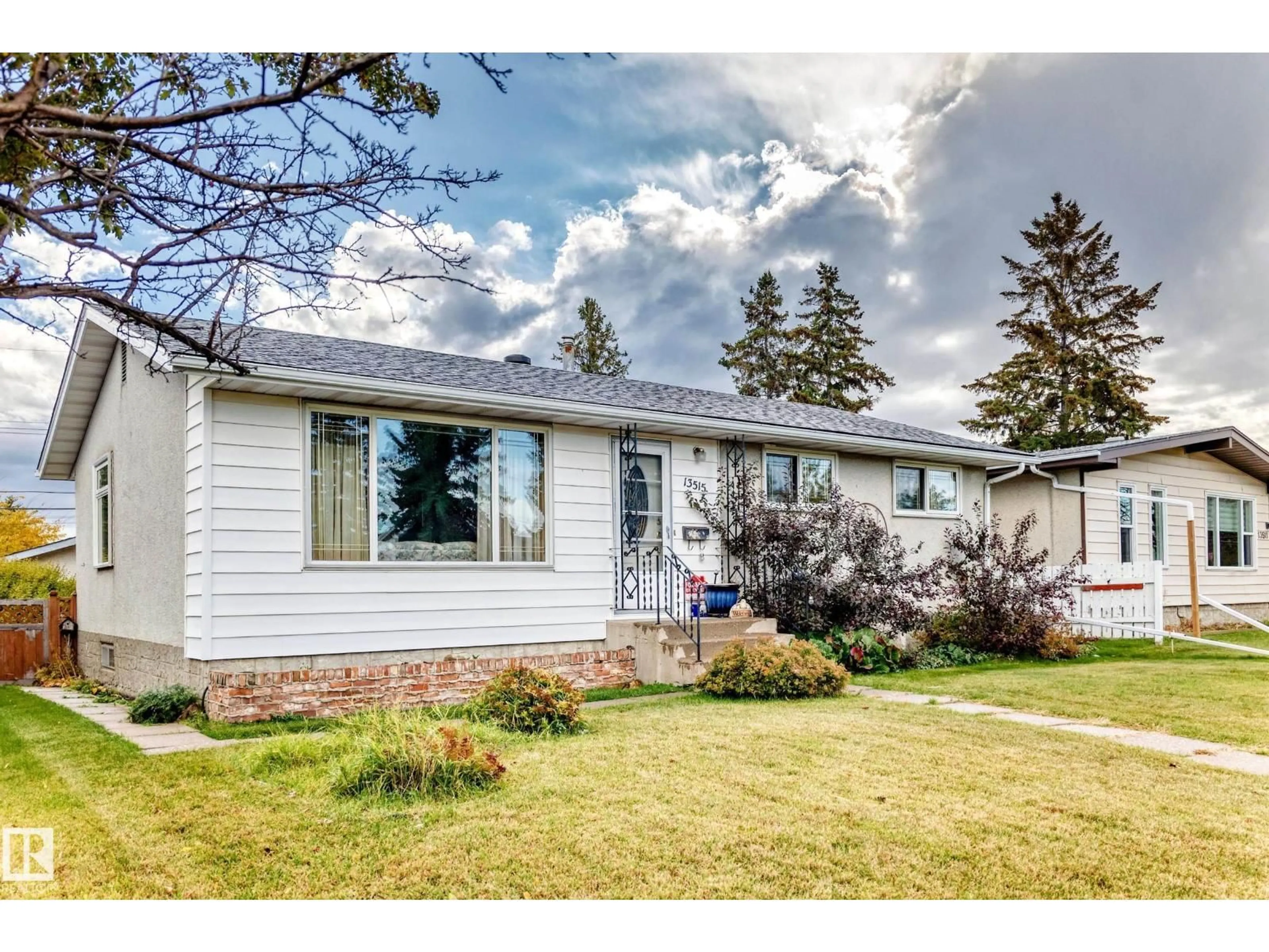Home with vinyl exterior material, street for 13515 86 ST NW, Edmonton Alberta T5E3B6