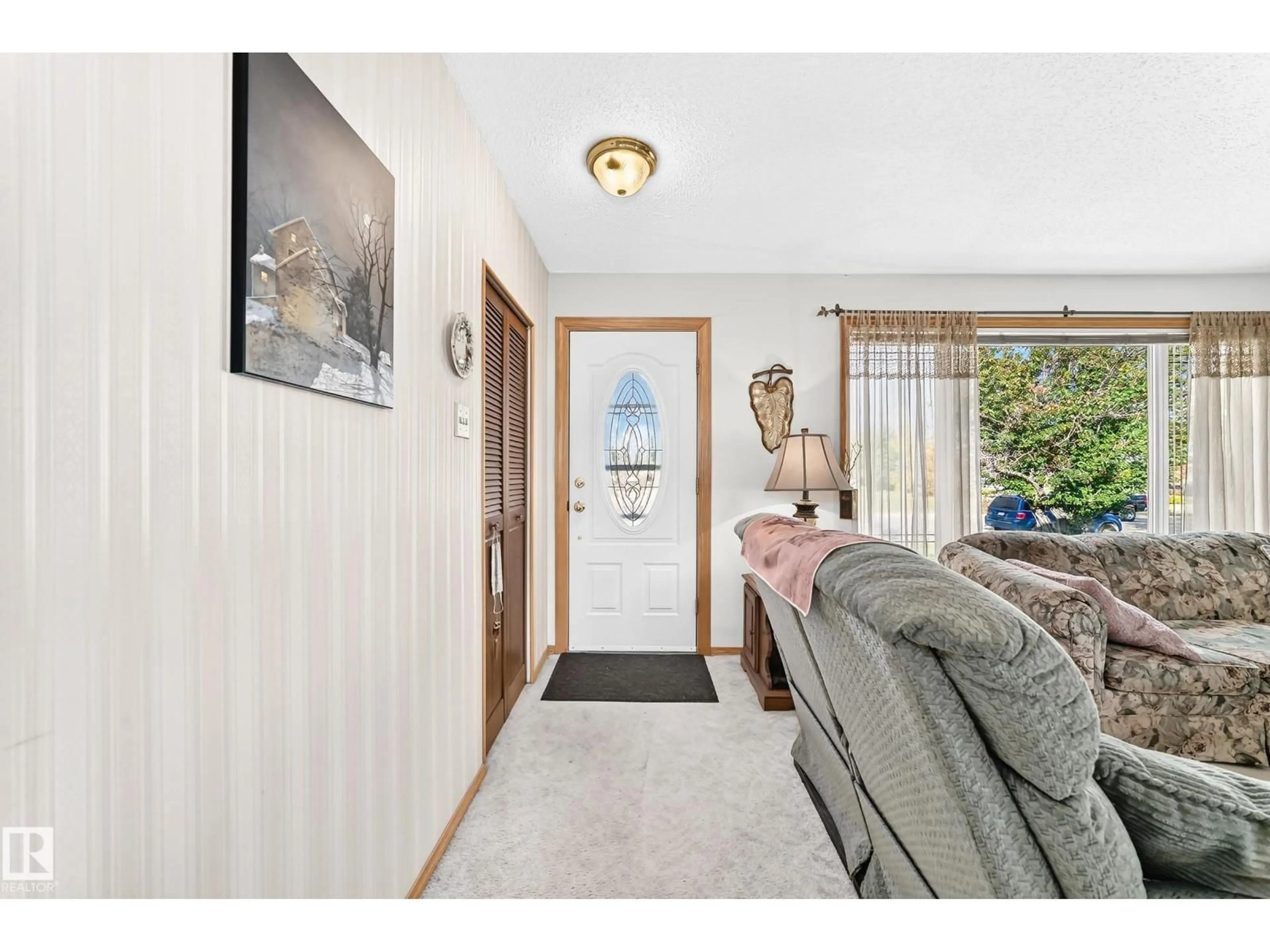 Indoor entryway for 13515 86 ST NW, Edmonton Alberta T5E3B6