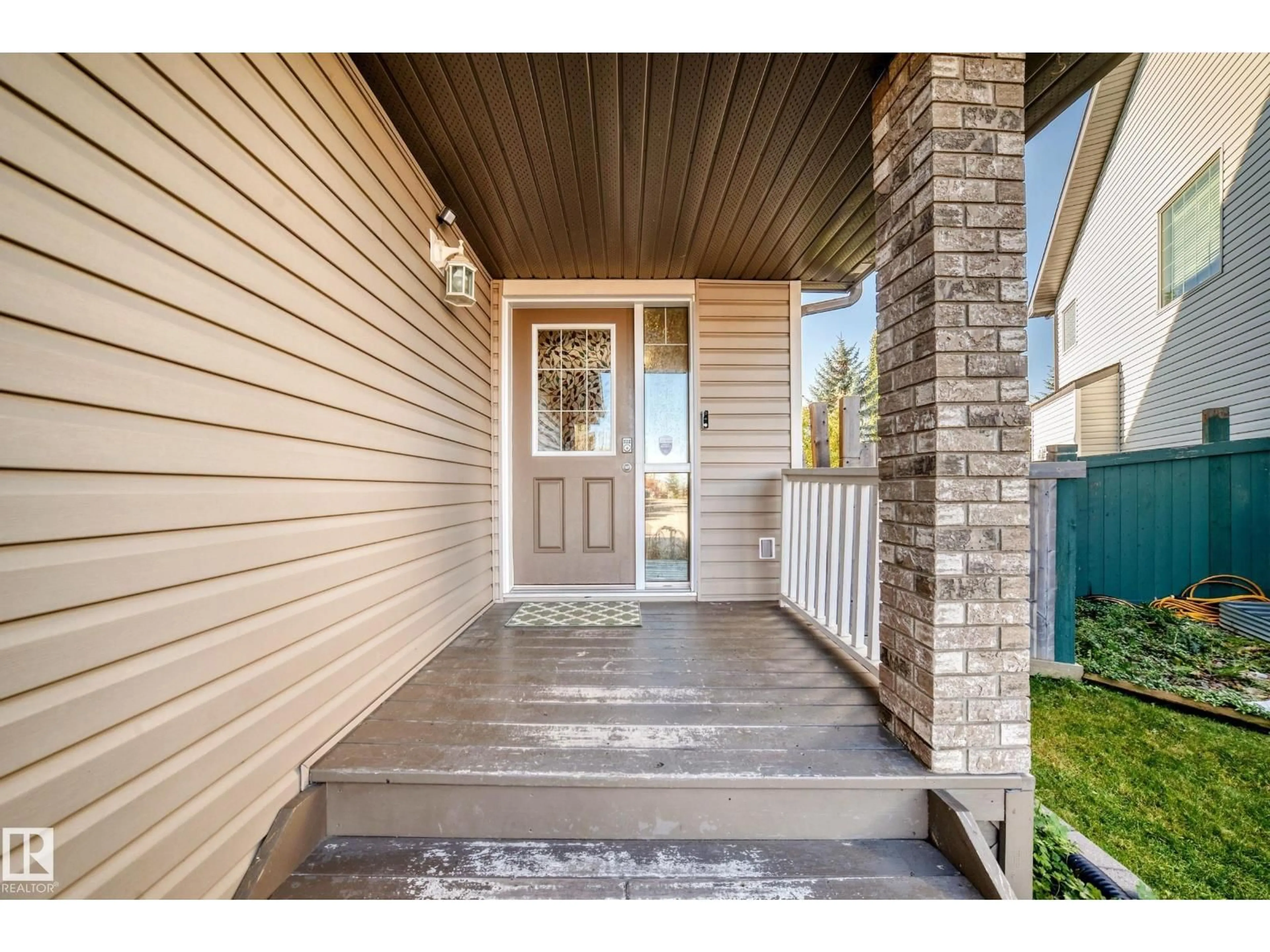 Indoor entryway for 17 VIRGINIA LO, Spruce Grove Alberta T7X4P6