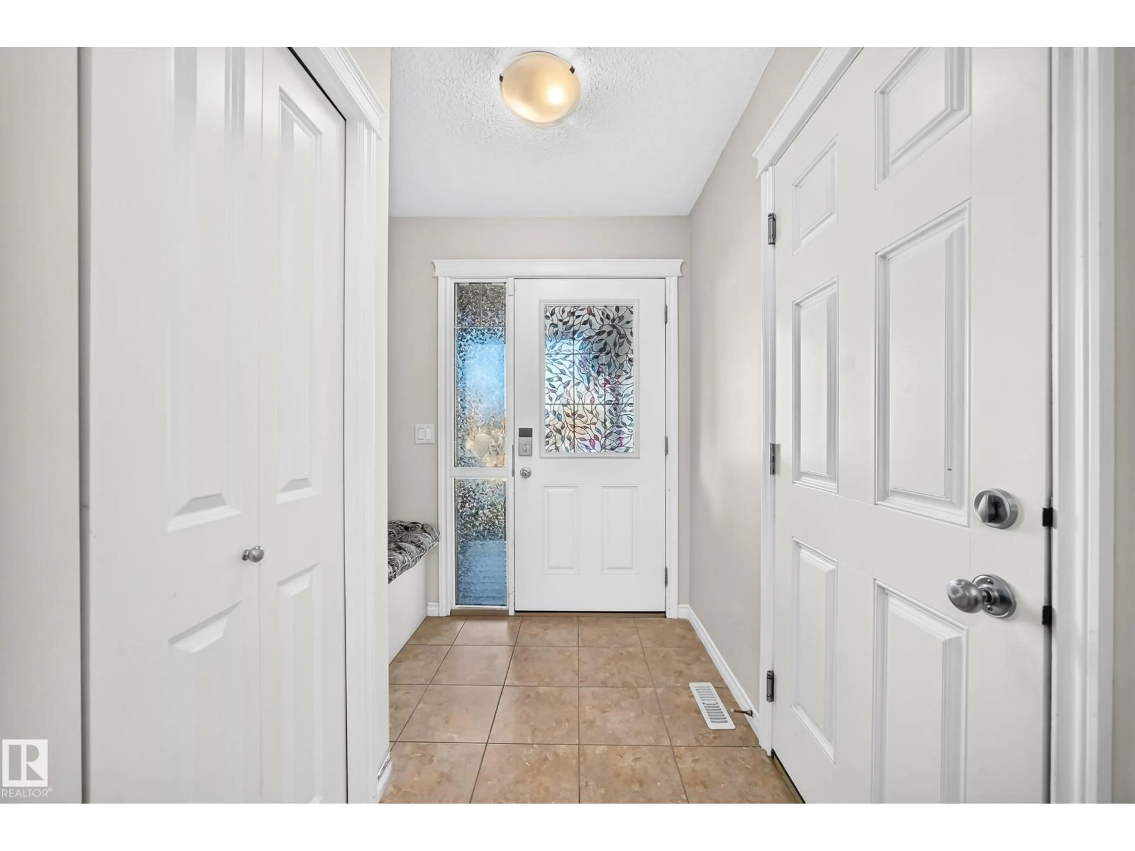 Indoor entryway for 17 VIRGINIA LO, Spruce Grove Alberta T7X4P6