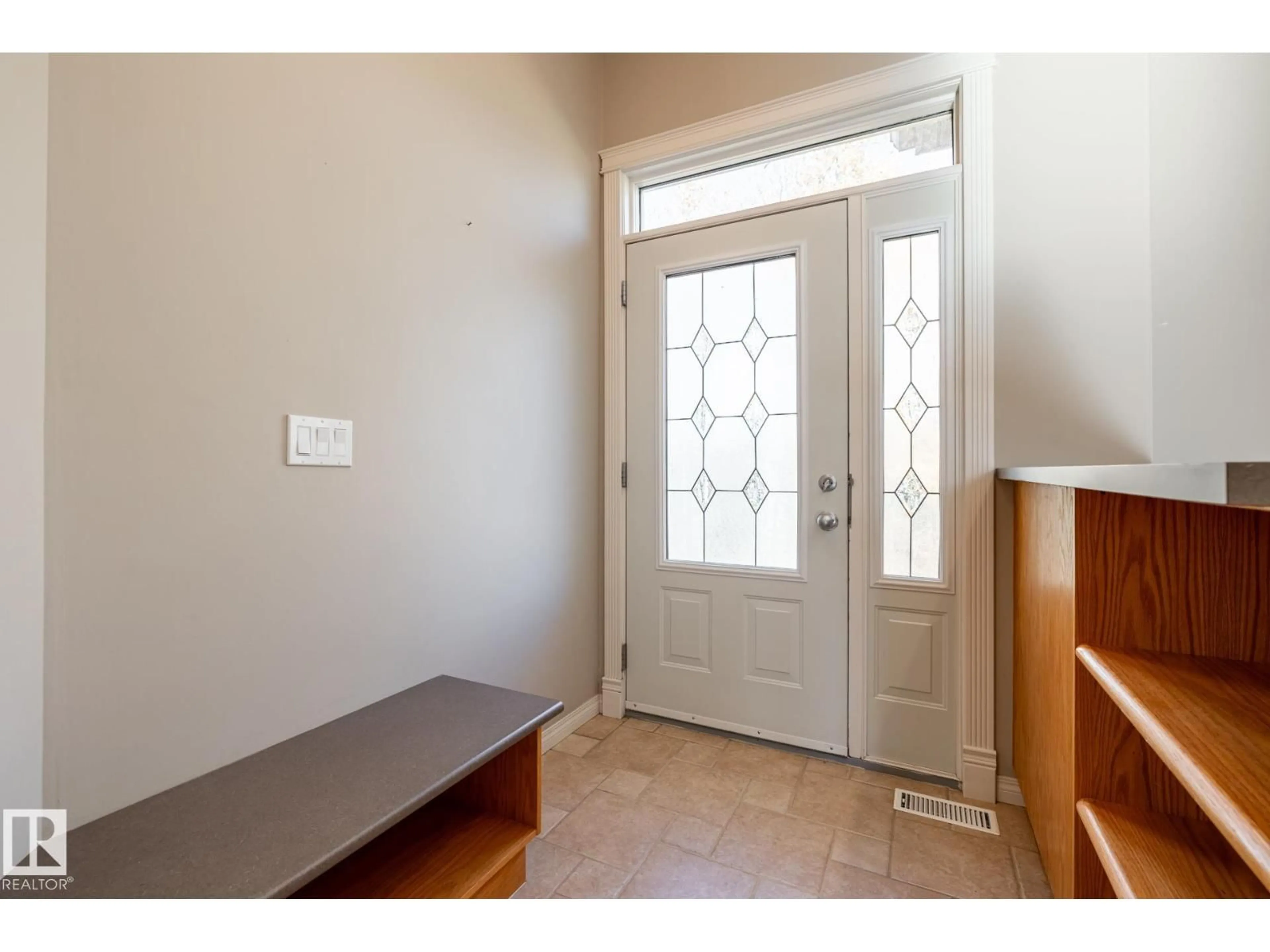 Indoor entryway for #8 - 55220 RANGE ROAD 13, Rural Lac Ste. Anne County Alberta T0E1V0