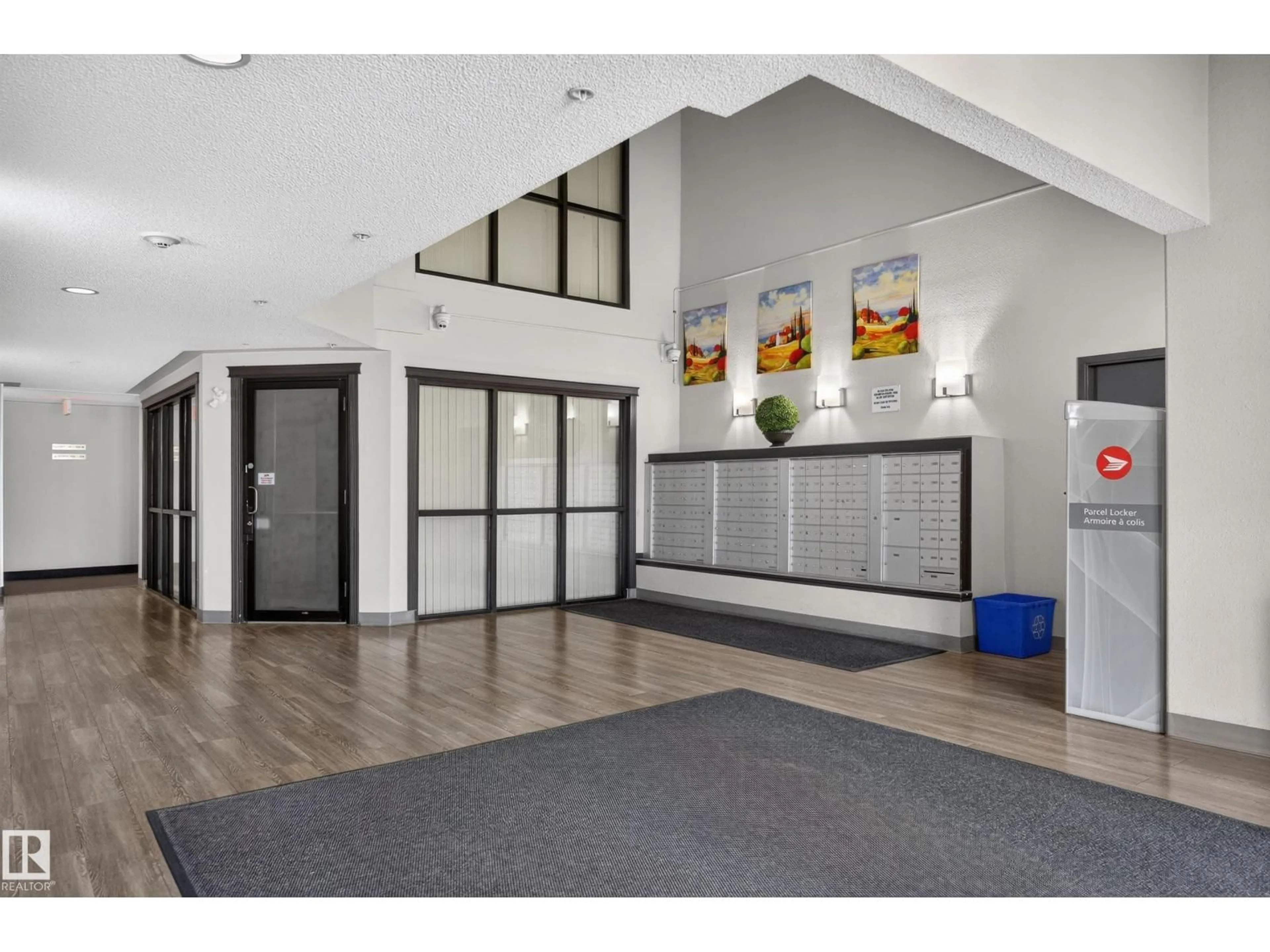 Indoor foyer for 1201 CLAREVIEW STATION DR, Edmonton Alberta T5Y0E6