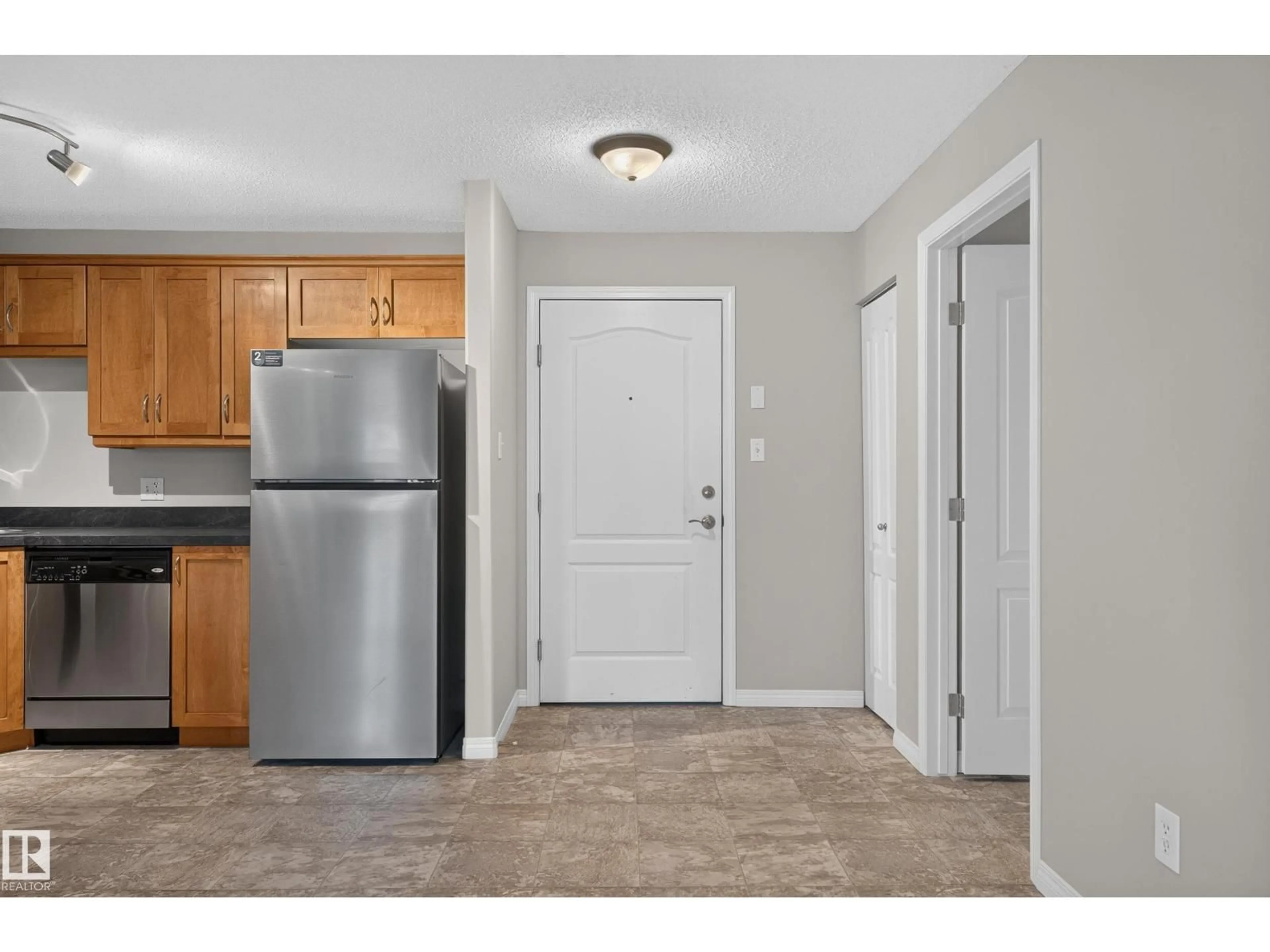 Standard kitchen, unknown for 1201 CLAREVIEW STATION DR, Edmonton Alberta T5Y0E6
