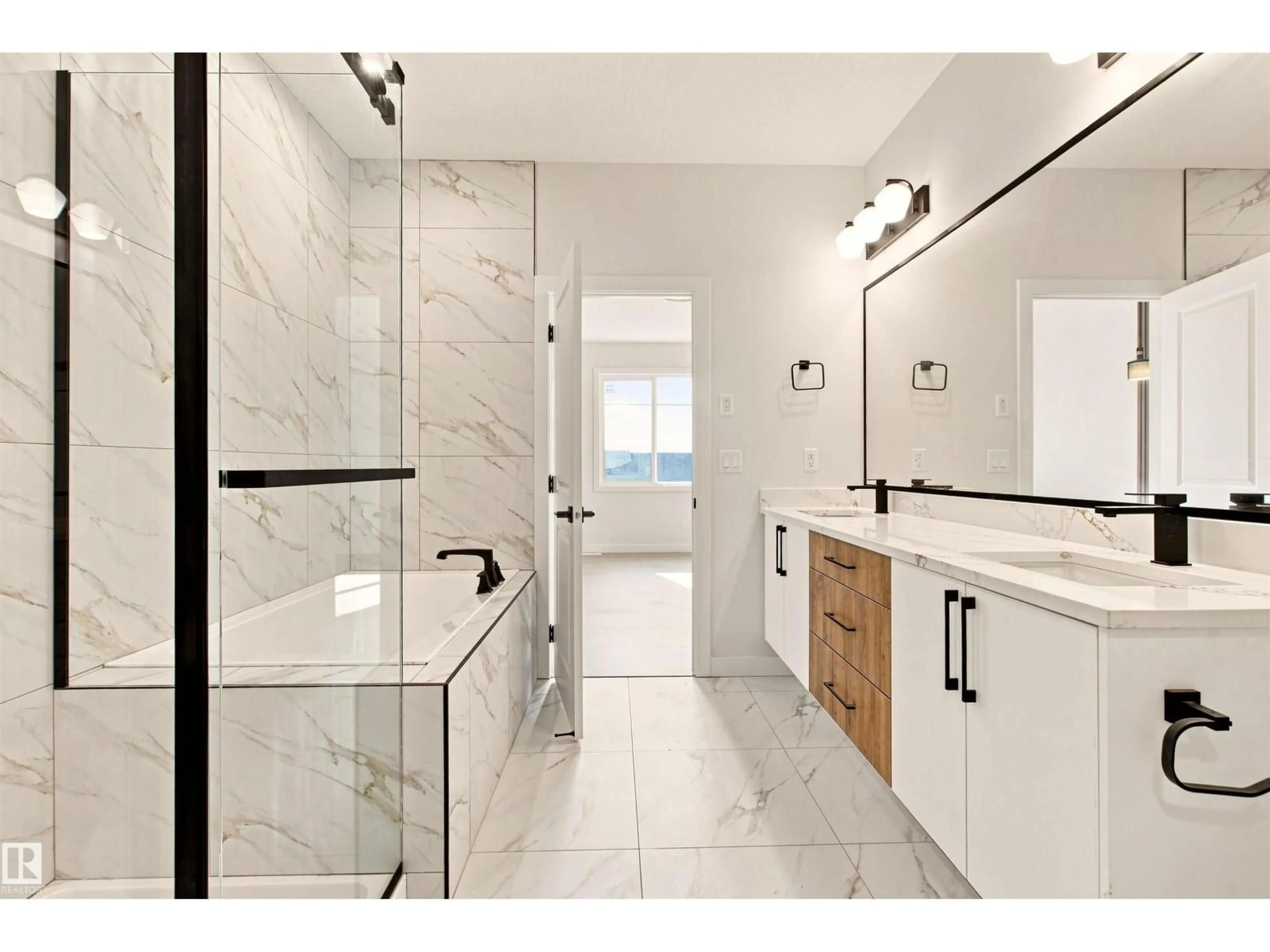 Contemporary bathroom, ceramic/tile floor for 10406 104 ST, Morinville Alberta T8R0C9