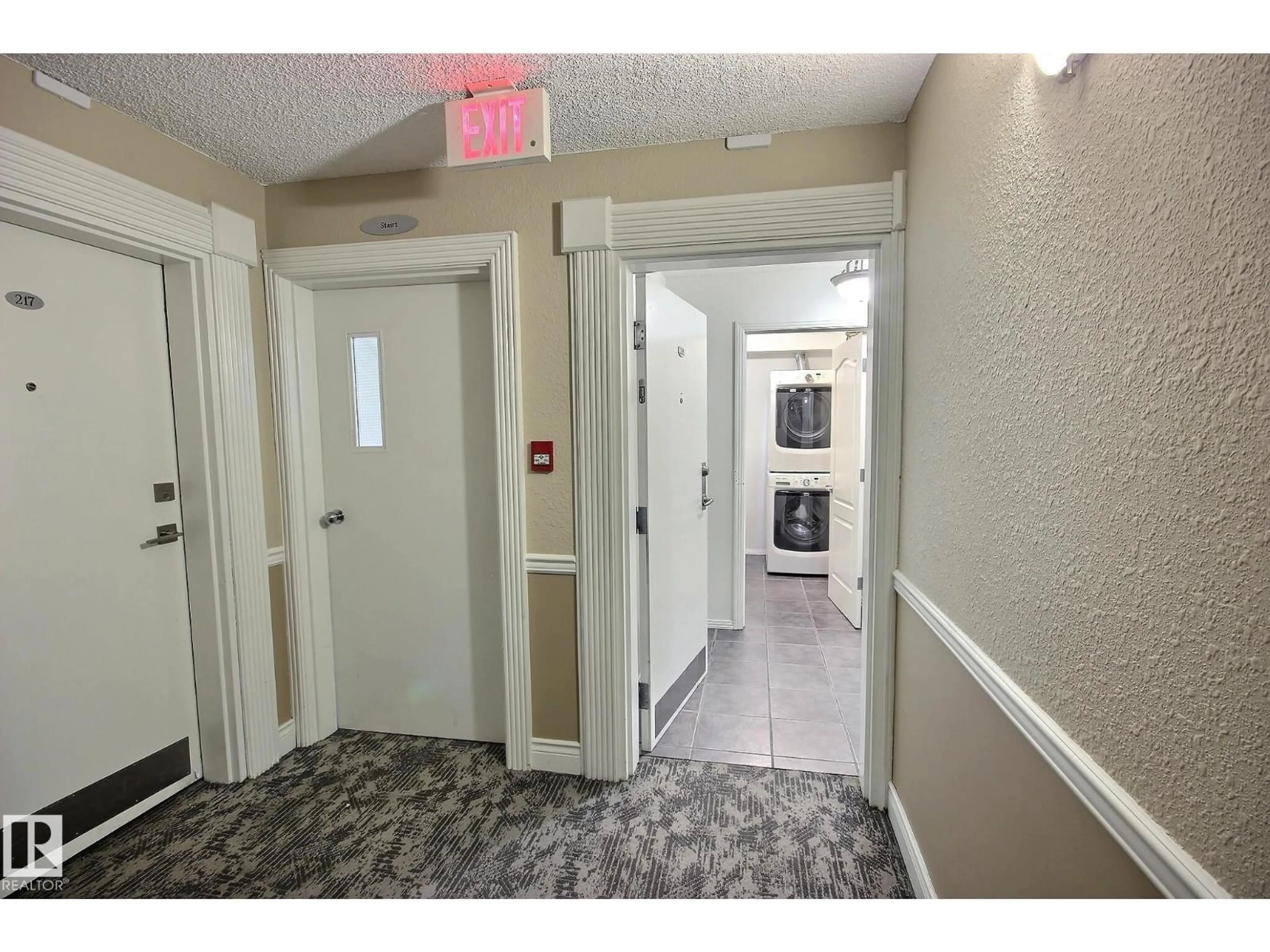 Indoor foyer for 218 12838 65 ST NW, Edmonton Alberta T5A5H3