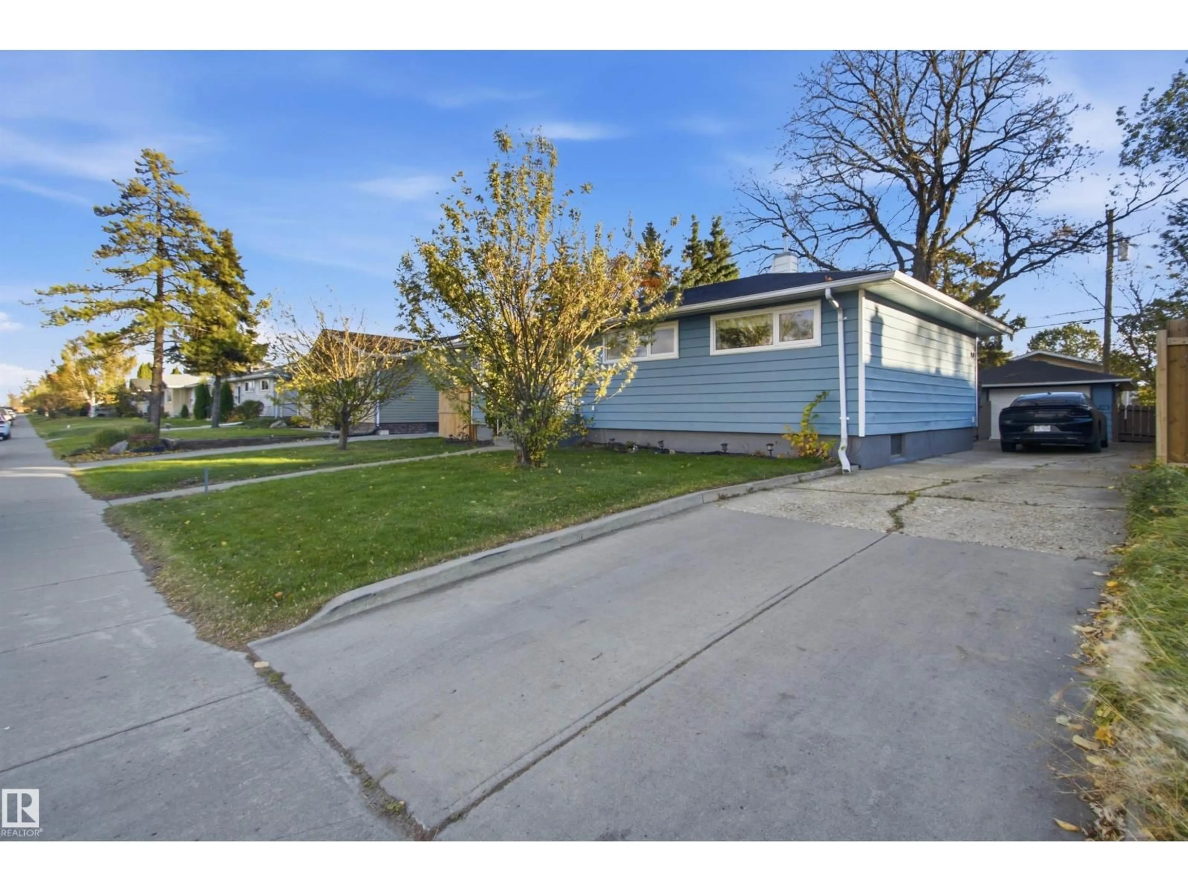 A pic from outside/outdoor area/front of a property/back of a property/a pic from drone, street for 15933 95 AV, Edmonton Alberta T5P0A3